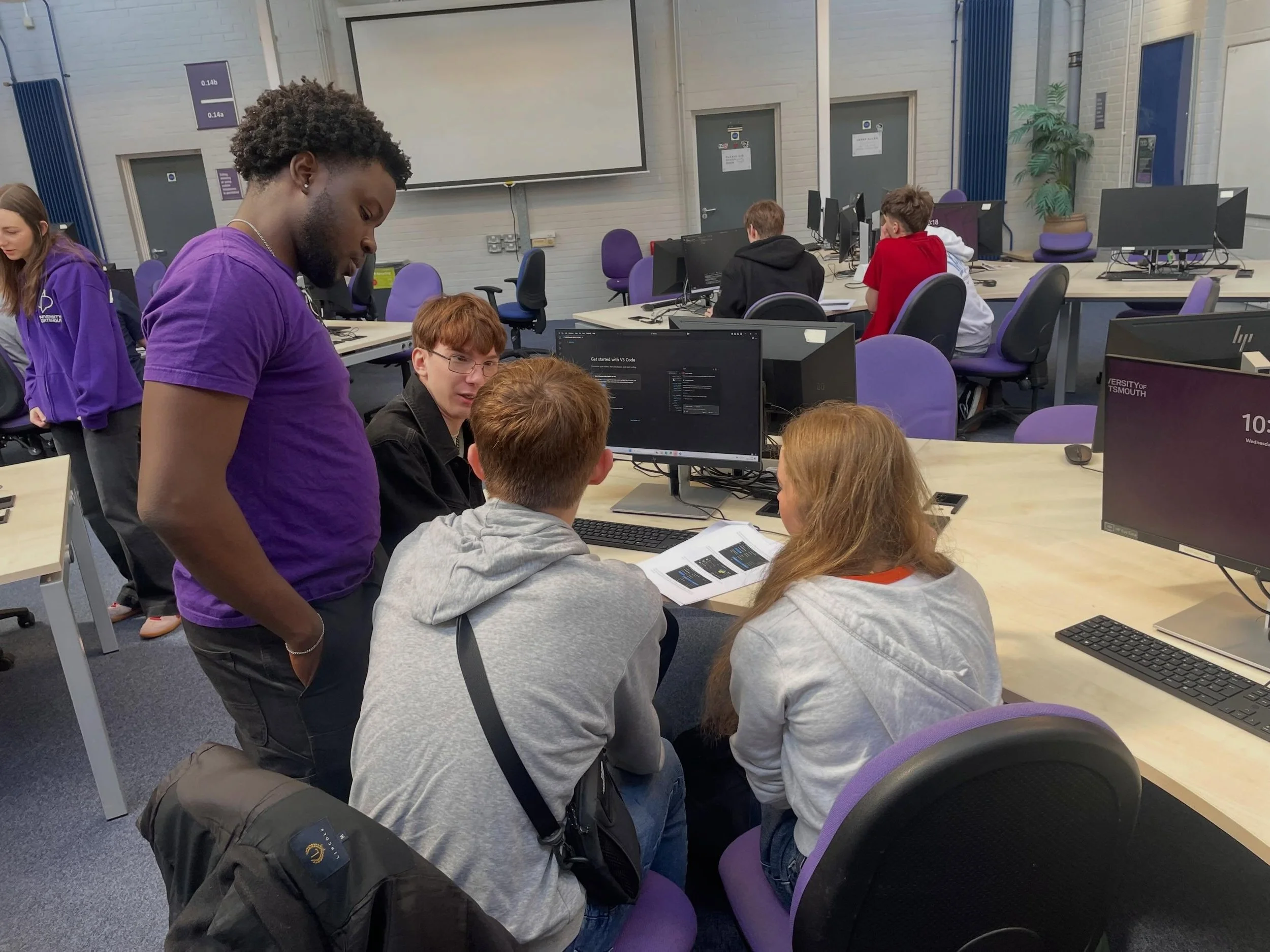 Yesterday, a group of our Year 12 students visited the @portsmouthuni for a Computer Science taster day, where they took part in three workshops and attended a talk on the UoP computer courses.

The workshops included:
▪️ Computer Science - coding ch