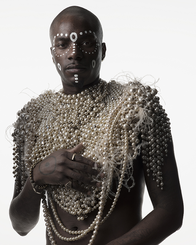 YOUNG_PARIS_Albert_Watson_ON:TECHNOLOGY.jpg