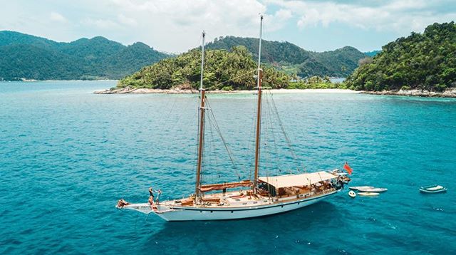 Summer is all about those lazy afternoons in the tropics, best spent lounging on the bow ☀️
&bull;
&bull;
&bull;
#indonesia #wonderfulindonesia #passionpassport #wanderlust #explore #wilderness #wildernessculture #yacht #yachtlife #travel #luxurytrav