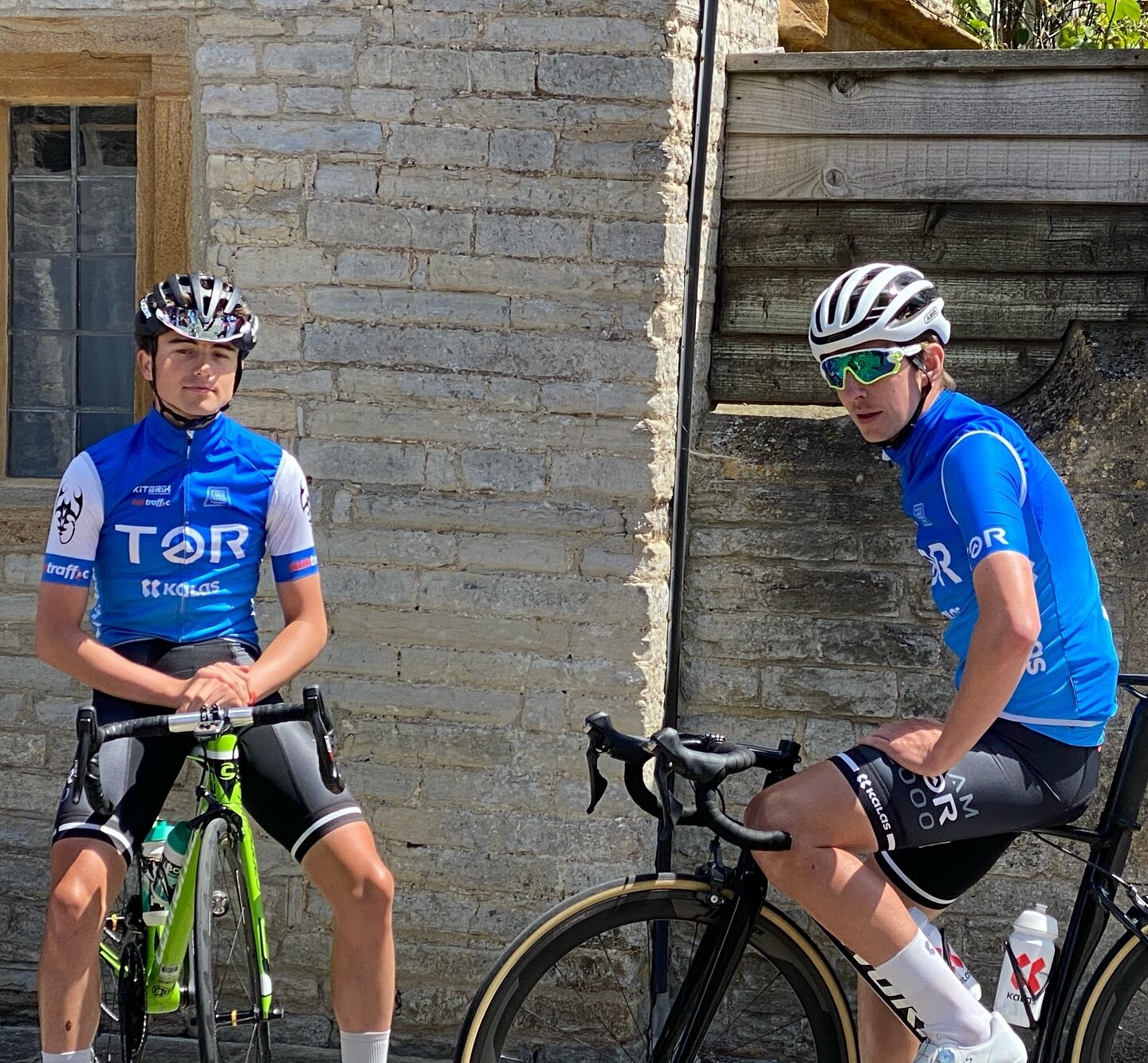 One from the archives @sjones19_ rocking the old new kit look combo, the white sleeves work, what do you think?
.
📸 @andrew_crocker
.
#britishcycling #road #roadcycling #rideout #yourridemadebetter #bikelife #somerset #somerton #racing #fitnessmotiv