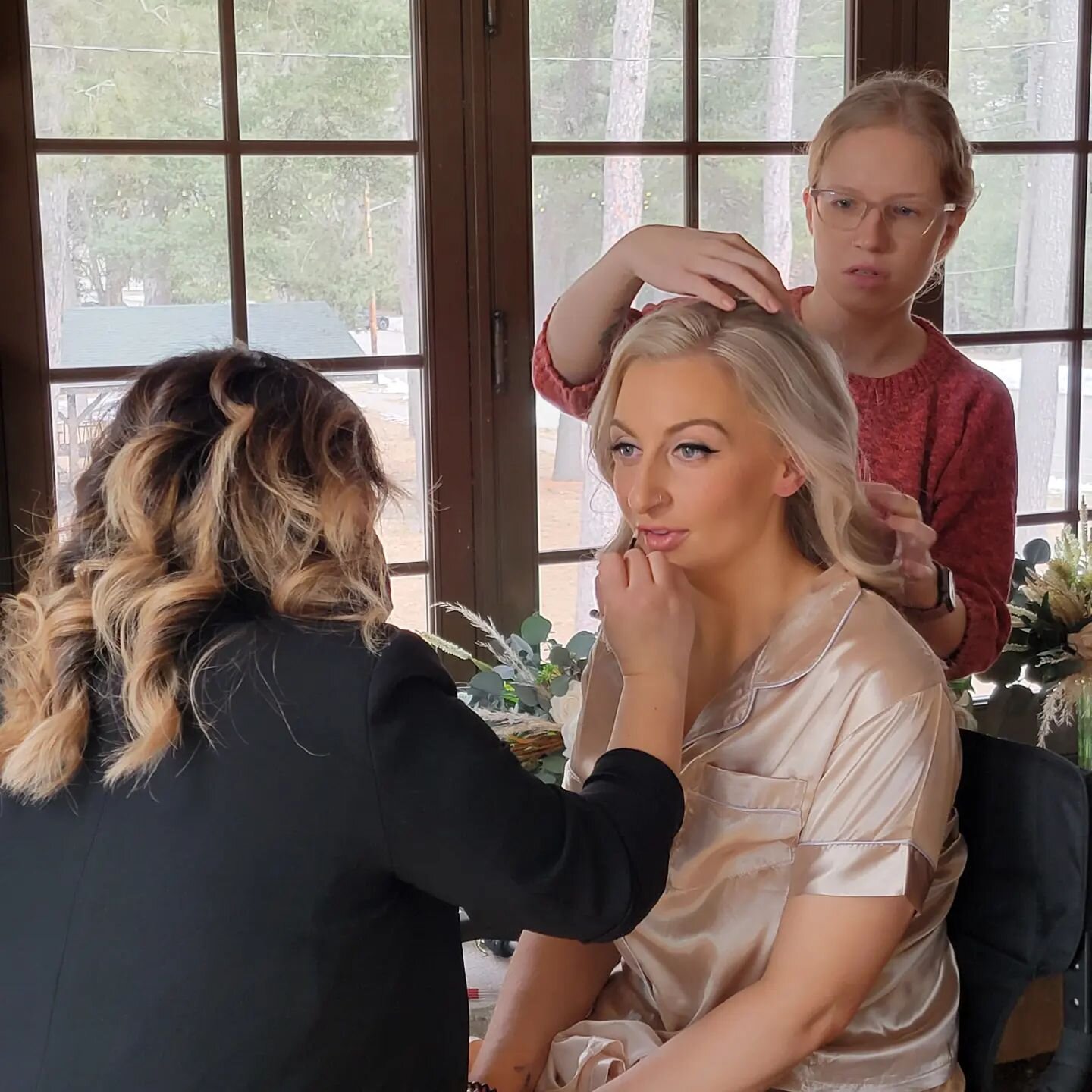 The finish details are so important on a bride's wedding day. Congratulation Courtney! 

#wisconsinbride #wisconsinmakeupartist #bridalmakeup #weddingdaymakeup #bridalglam #wisconsinwedding