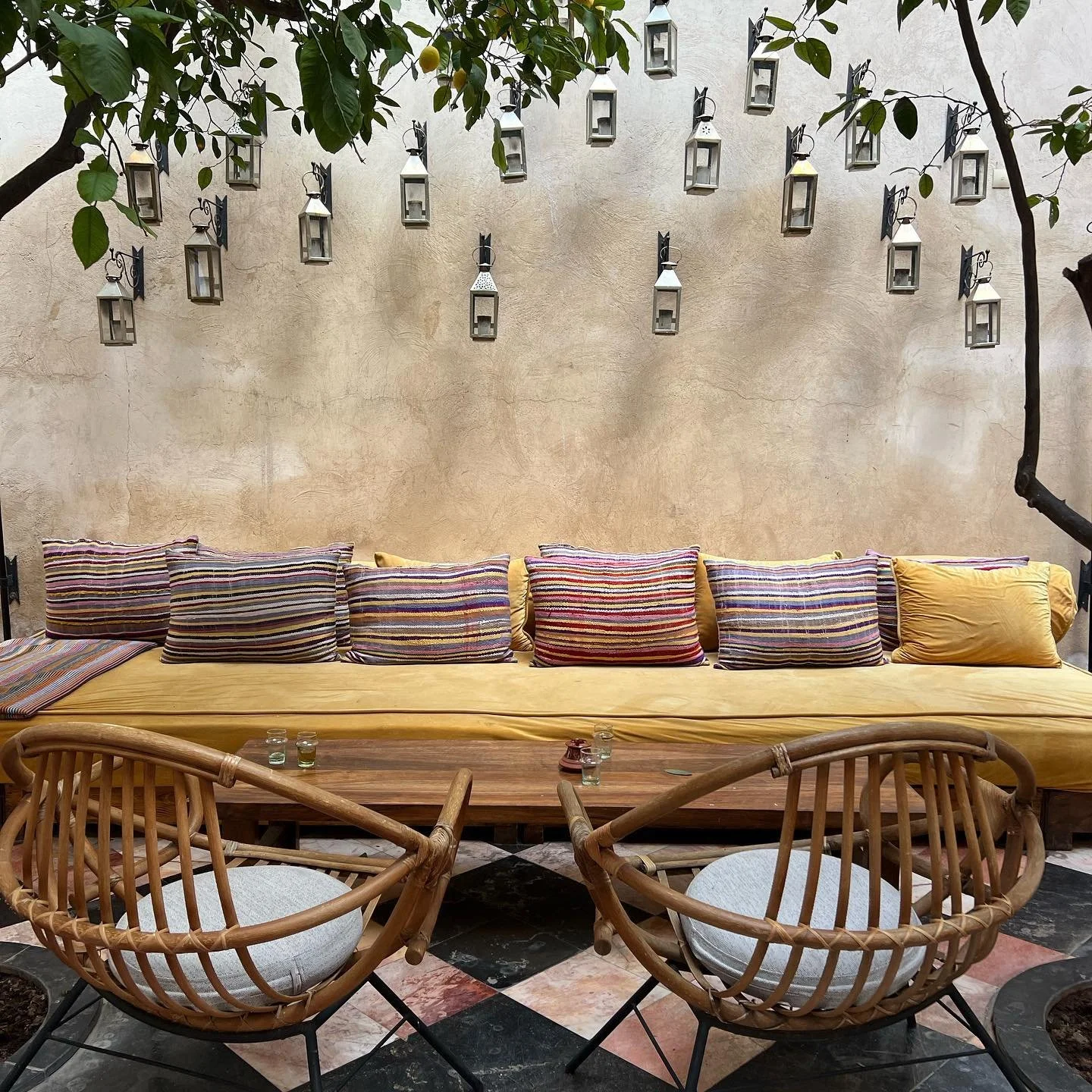 I always feel home in Morocco 🇲🇦 their easy living subtle, warm and sophisticated vibe is everything I like when it comes to interior design 🤍 we are researching and meeting with incredible local artisans for our Malibu project 🌟more in stories! 