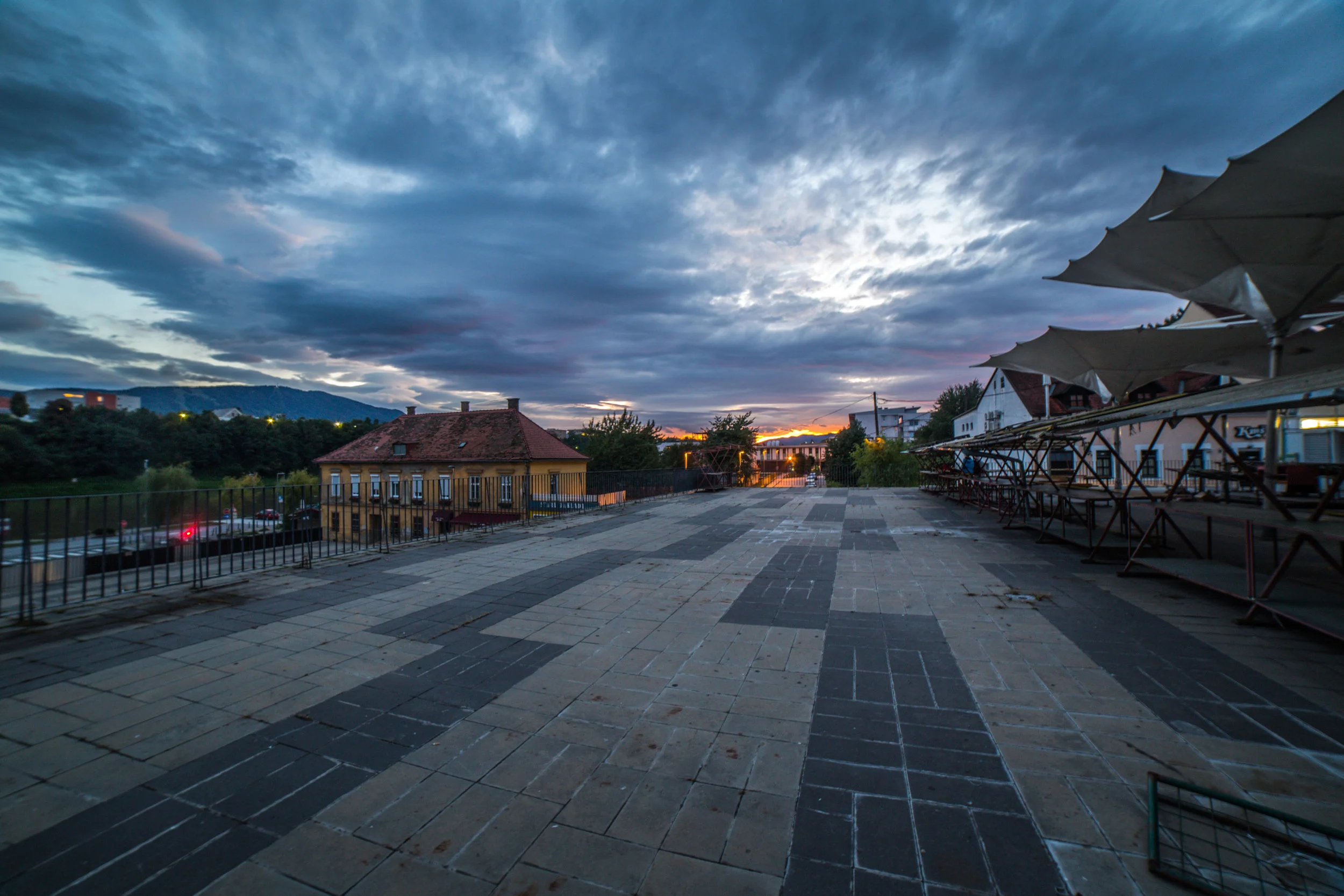 Tržnica zvečer Canon 5D; Samyang lens; september 2017