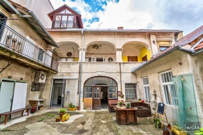 Smetka_jul2018_courtyard_1.jpg