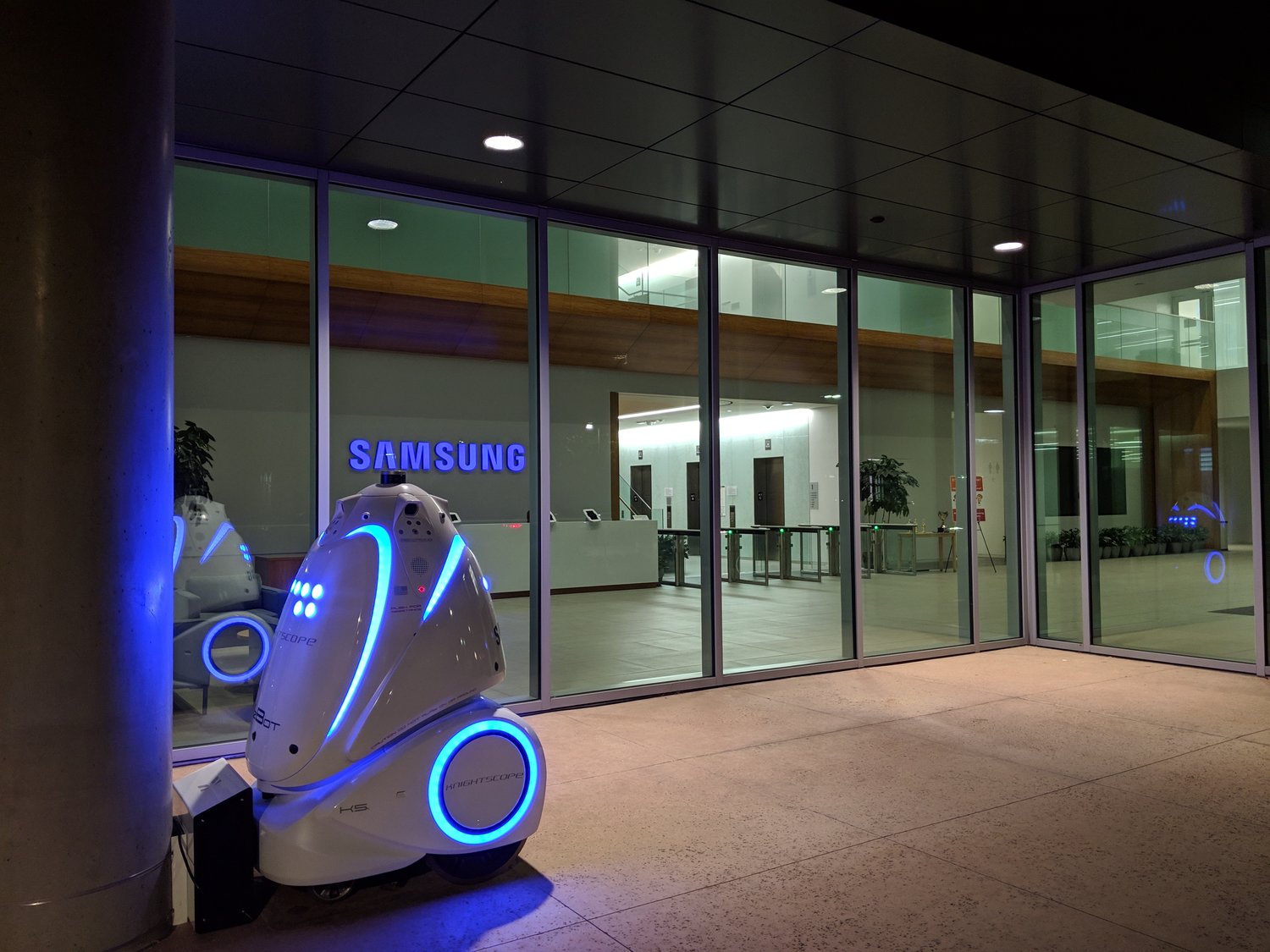 ABOVE: Knightscope’s All-New 4th Generation K5 Security Robot Deployed at Samsung