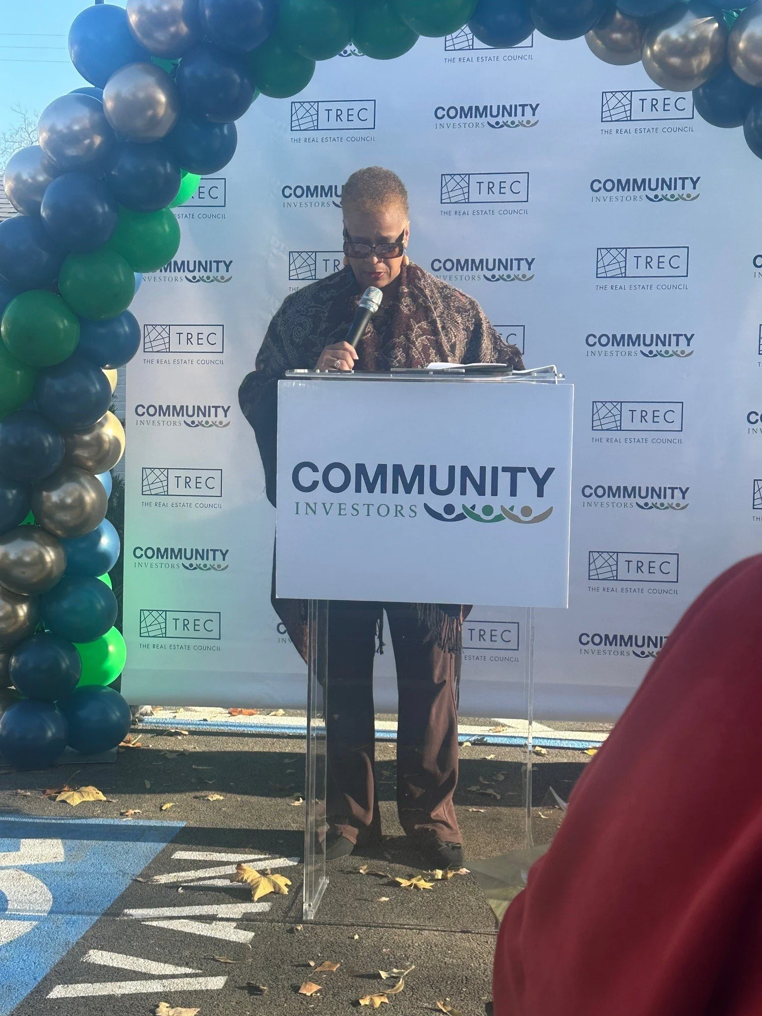 Ribbon cutting 1.jpg