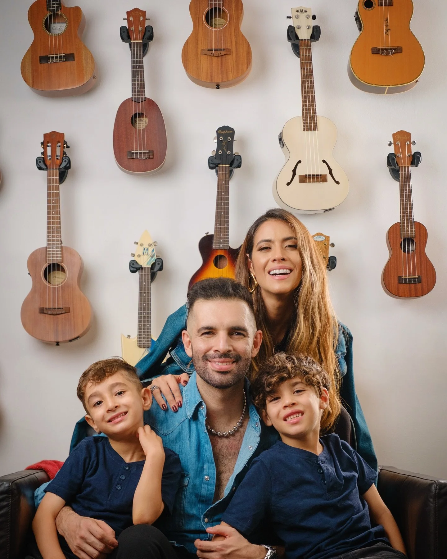 Mi amor, mi amistad y el mejor regalo! ❤️✨ 🧑&zwj;🧑&zwj;🧒&zwj;🧒
Deseo que sean muy felices cultivando amores sanos y amistades bonitas. 

#amoryamistad