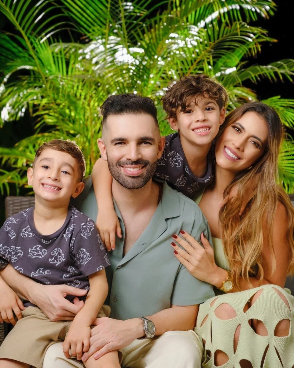 De las cosas m&aacute;s lindas de construir una familia ha sido ver crecer a nuestros hijos desde el amor, el compartir y el apoyo mutuo.
La vida se va pasando muy r&aacute;pido, tengo muy claro que los hijos son prestados, que tendr&aacute;n su prop