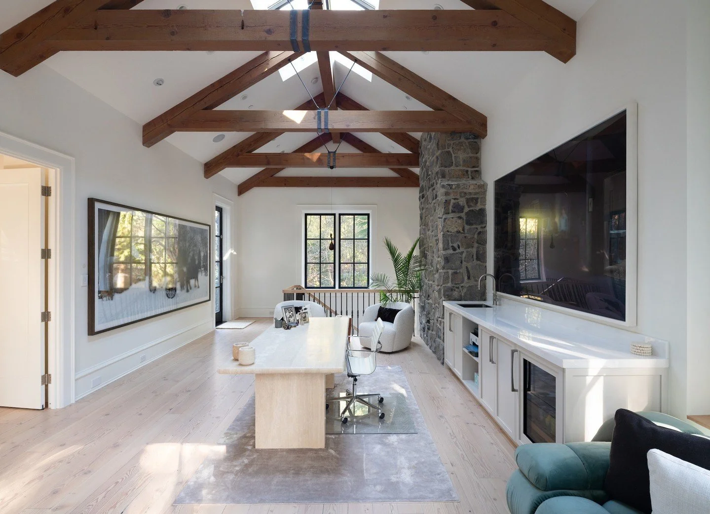 SW Marine. Renovation.⁠
⁠
Final reveal. Part 2 of 4. For more go to www.nestworks.ca⁠ ⁠
⁠
📸  @paulgrdinaphoto⁠
architect: @formwerks⁠
⁠
@coelumber⁠
@dunbarlumbersupplyvancouver⁠
@kerrisdalelumber⁠
⁠
@airstreamheatingandac⁠
@fowlstoneelectric⁠
@j8plu