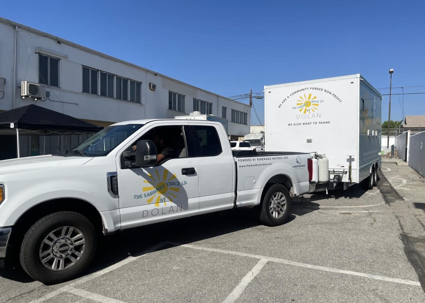 Rolling into the weekend and ready to serve! 💛🩵

At The Laundry Truck LA, we&rsquo;re proud to provide clean laundry and dignity to our neighbors in need. Every week, our team visits the locations listed on our website to serve and support our comm