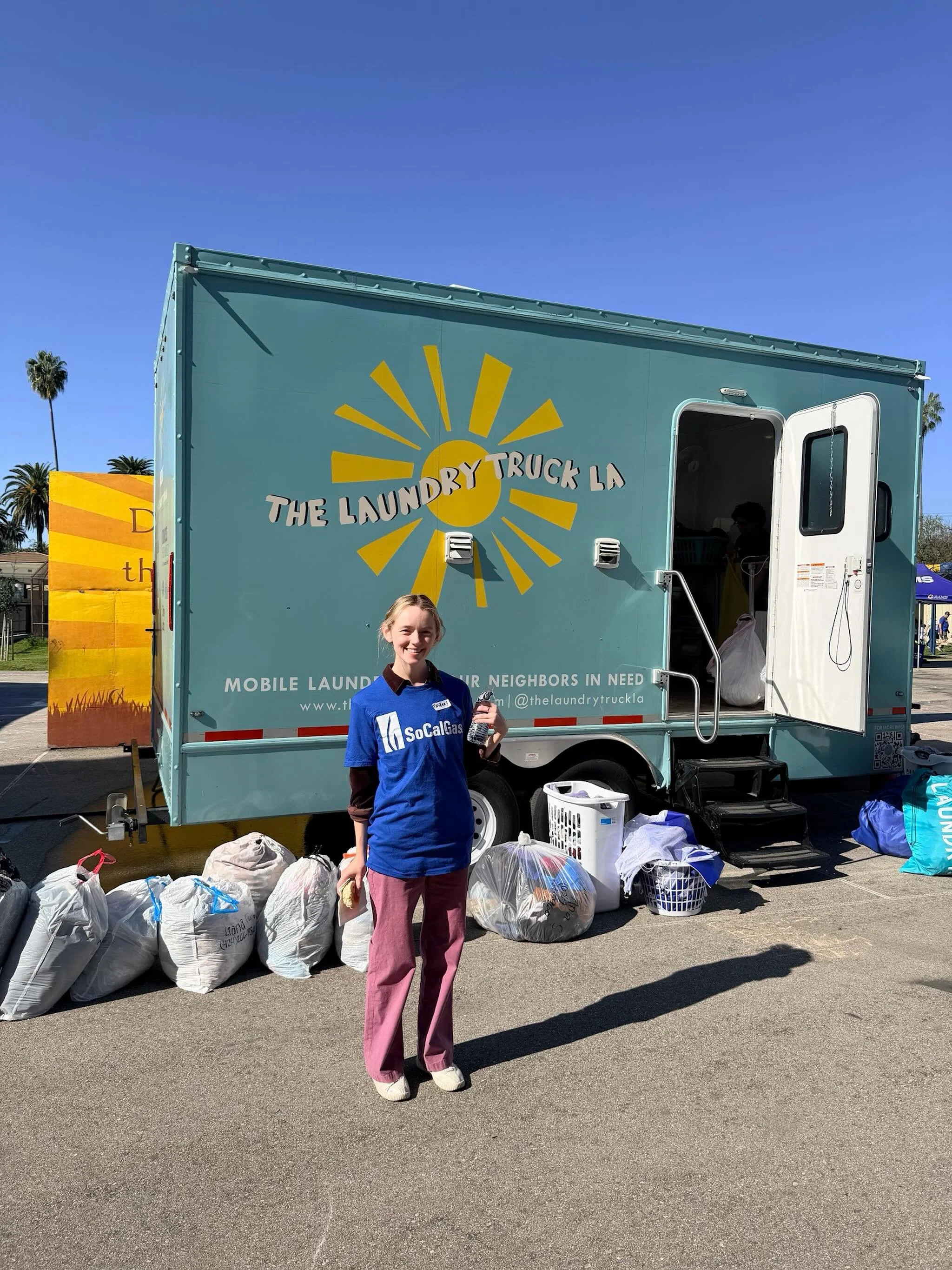 Grateful for partners like @socalgas! 💙 Want to join us in serving LA&rsquo;s community? We&rsquo;d love to work with you! Reach out via the email on our website. #CommunityFirst #thelaundrytruckla