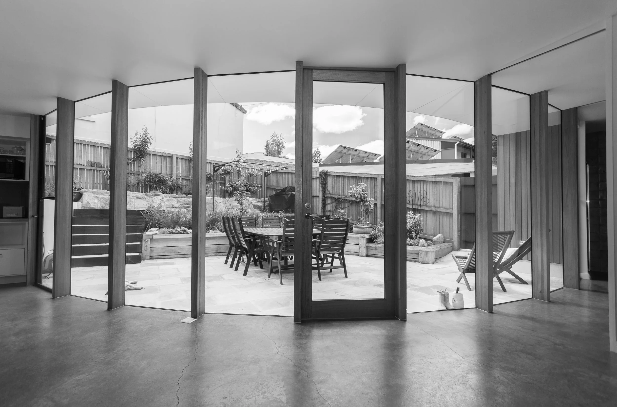 2. curved glass wall b&w.jpg