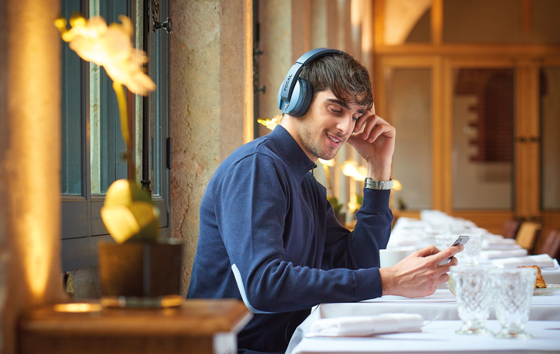 Listen_Wireless_Chic_01.jpg