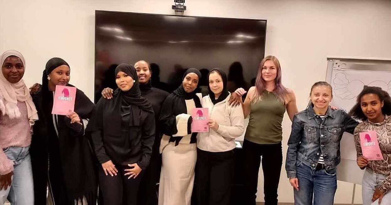 Ig&aring;r g&auml;stades fEMPOWER av fantastiska Mariya Voyvodova som ber&auml;ttade om sin resa fr&aring;n nyanl&auml;nd i Sverige till riksdagsledamot. Det blev ett inspirerande och hoppfullt samtal om framtiden. 

Kv&auml;llen avslutades med plane