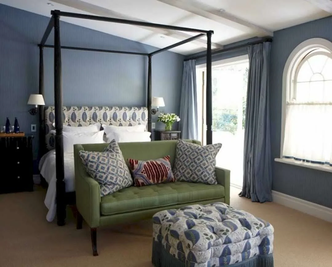 VAULCLUSE BEDROOM, FABRIC LINED WALLS