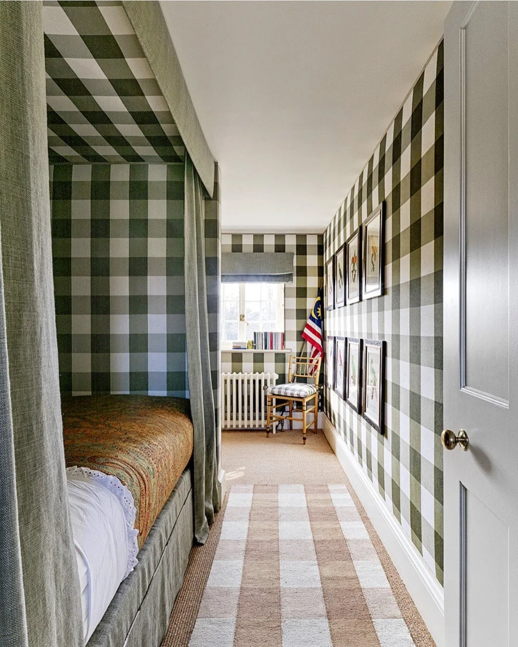SMALL GUEST BEDROOM, WINSDOR