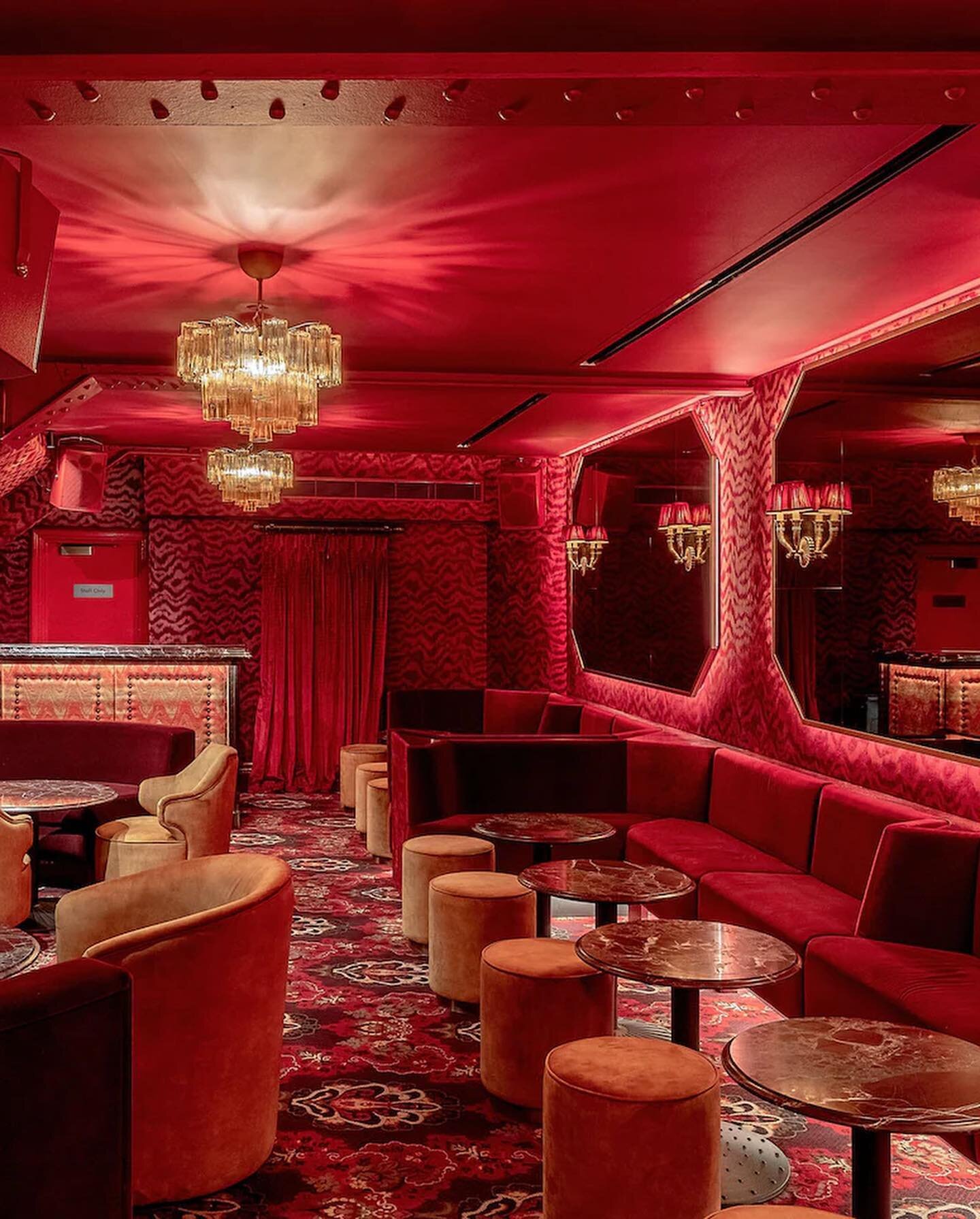 Commercial Project // Fabric walling for @kokocamden in their VIP Lounge ✨

A very challenging room with lots of beams and pitched angles that we had to take the fabric around. Walls were covered in a red velvet which I found from @prestigioustextile