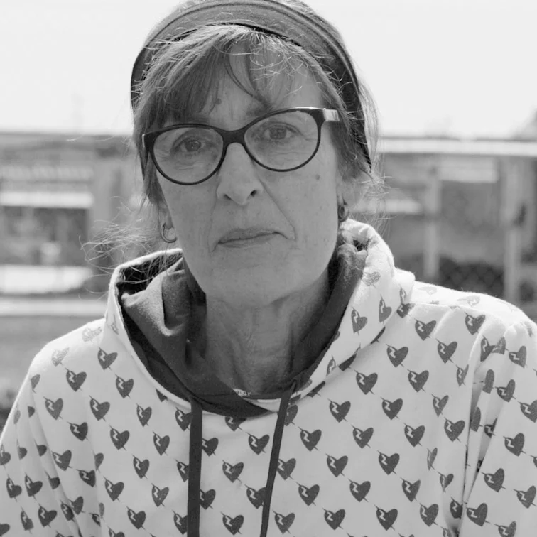 EDU GONZALES | VOLUNTEER Edu Gonzales is a determined woman. After retiring from her job working for an oil company in nearby Algeciras Edu decided to put her time to good use. So she became involved with the pound at Los Barrios. Edu heads the small team of volunteeers there looking after nearly 400 dogs. From administering medicines to organising adoptions Edu never stops working. She has helped stop the killing of dogs in the pound.