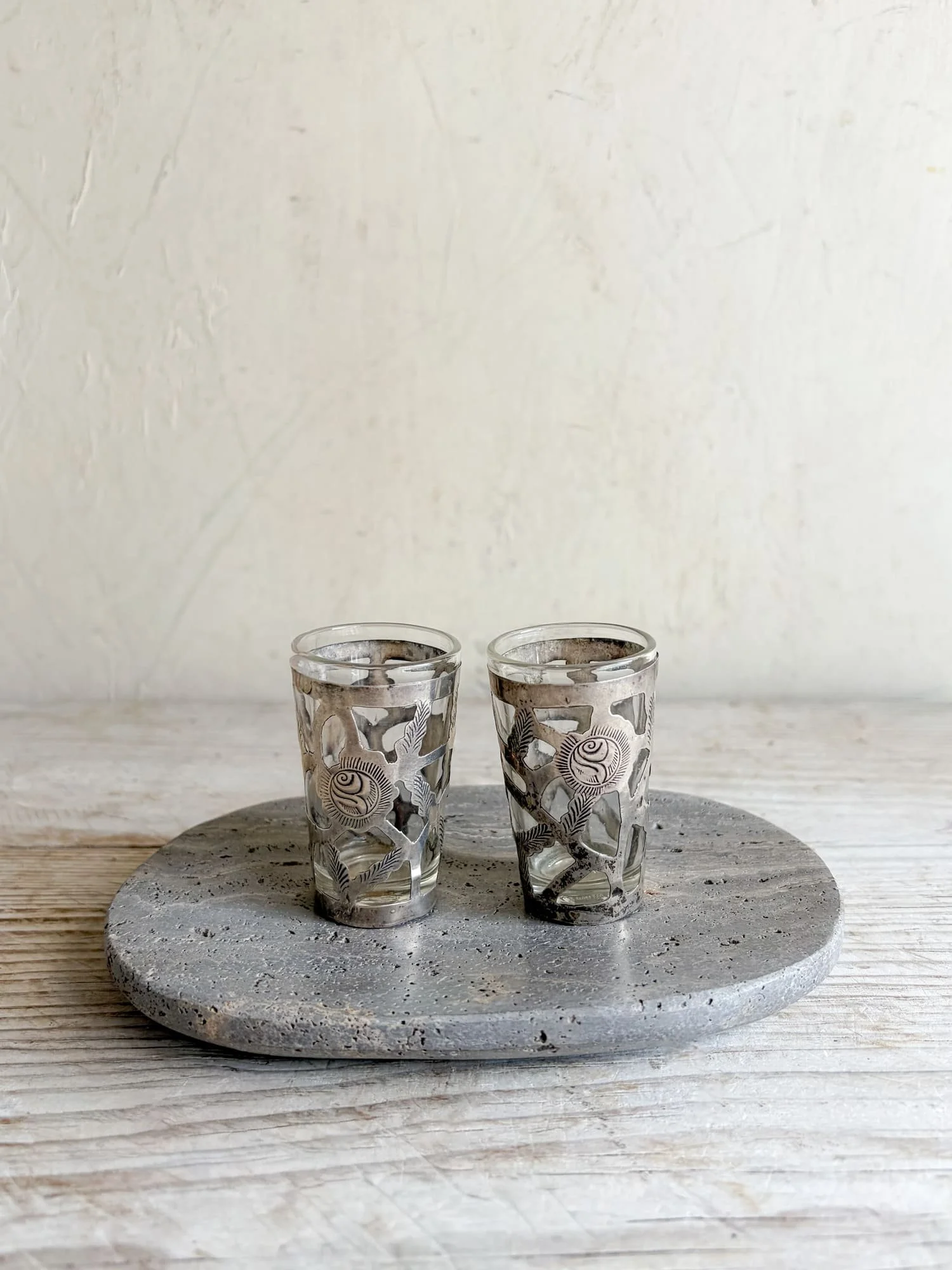 vuntage-sterling-silver-shot-glasses-openwork-sleeve (3).jpg