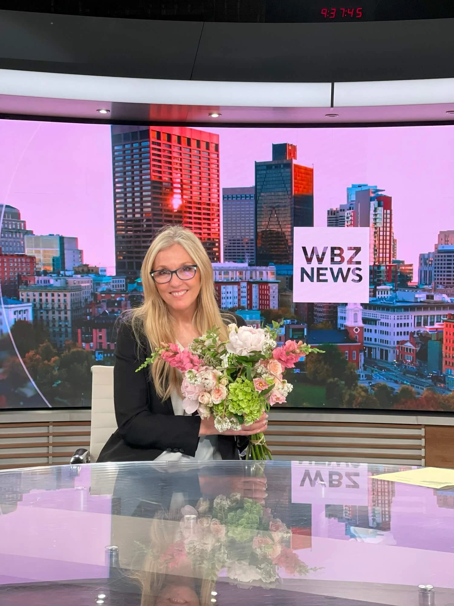 Wbz WBZ-TV Morning Mix with Sandra Sigman - Hand-Tied Bouquet