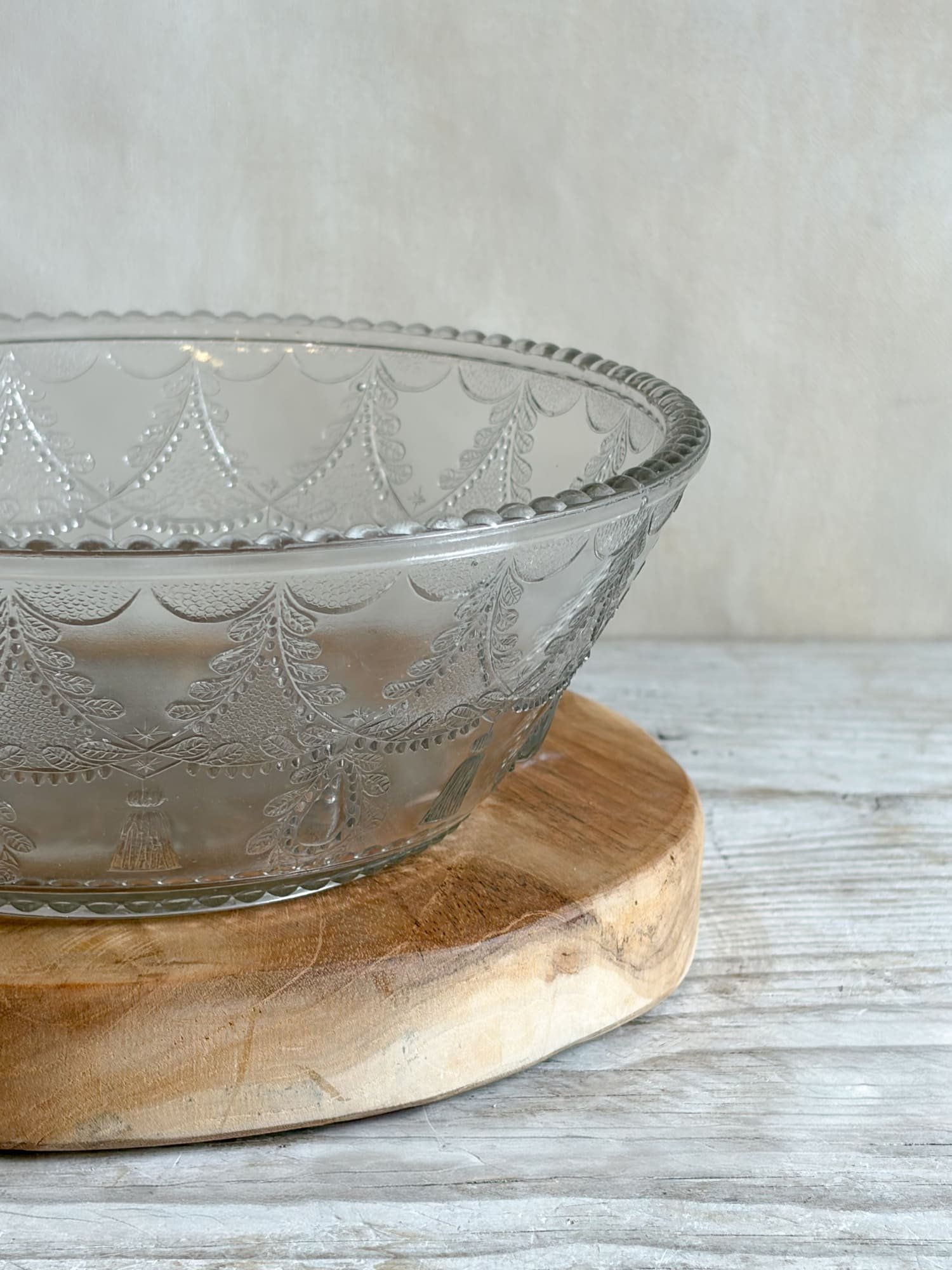 vintage-pressed-glass-garland-swag-bowl (4).jpg