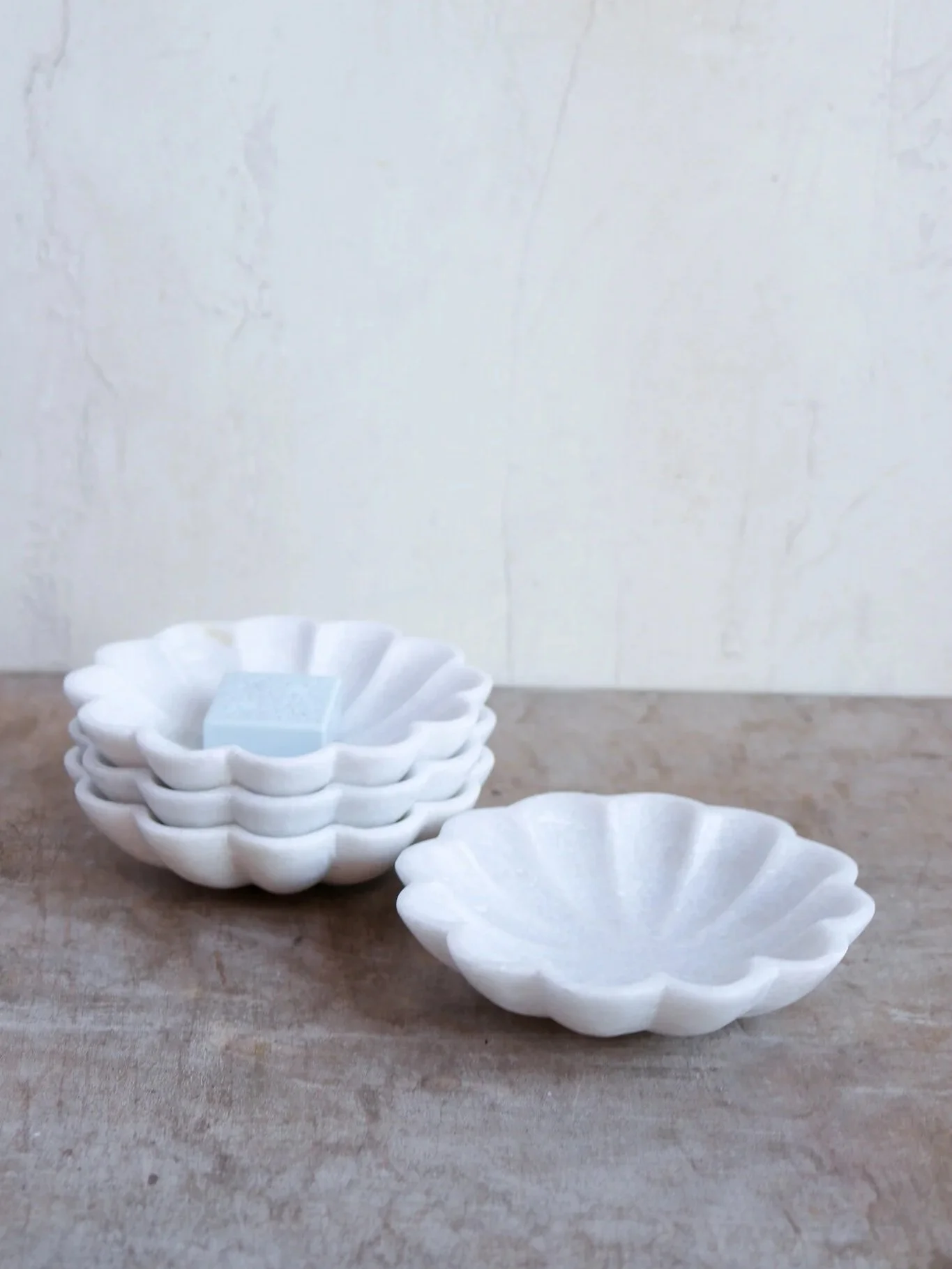marble-floral-soap-ring-dish-lesfleurs-andover+%281%29.jpg
