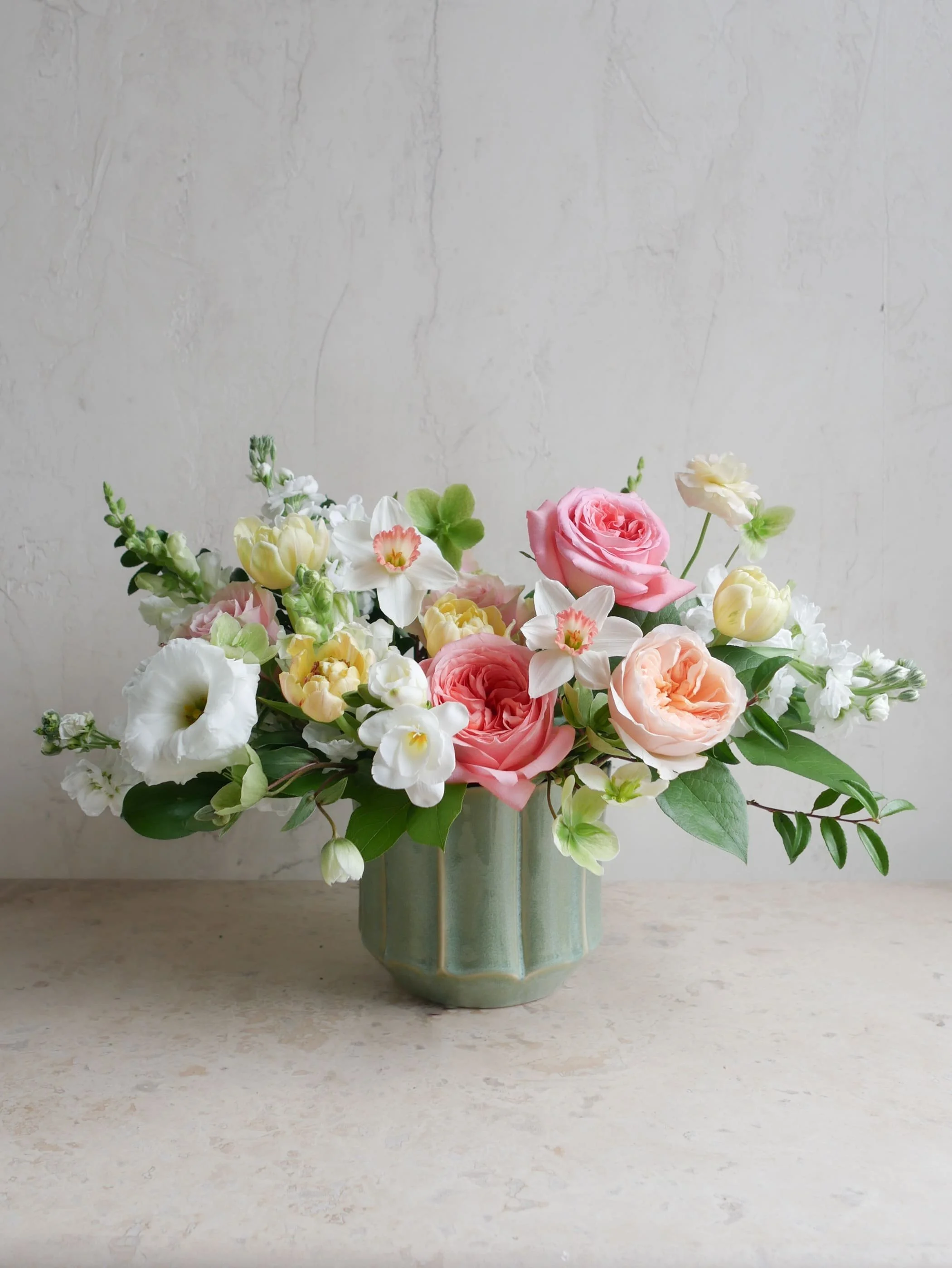 spring-flower-arrangement-yellow-tulips-peach-roses-les-fleurs-andover-parc-monceau.jpg
