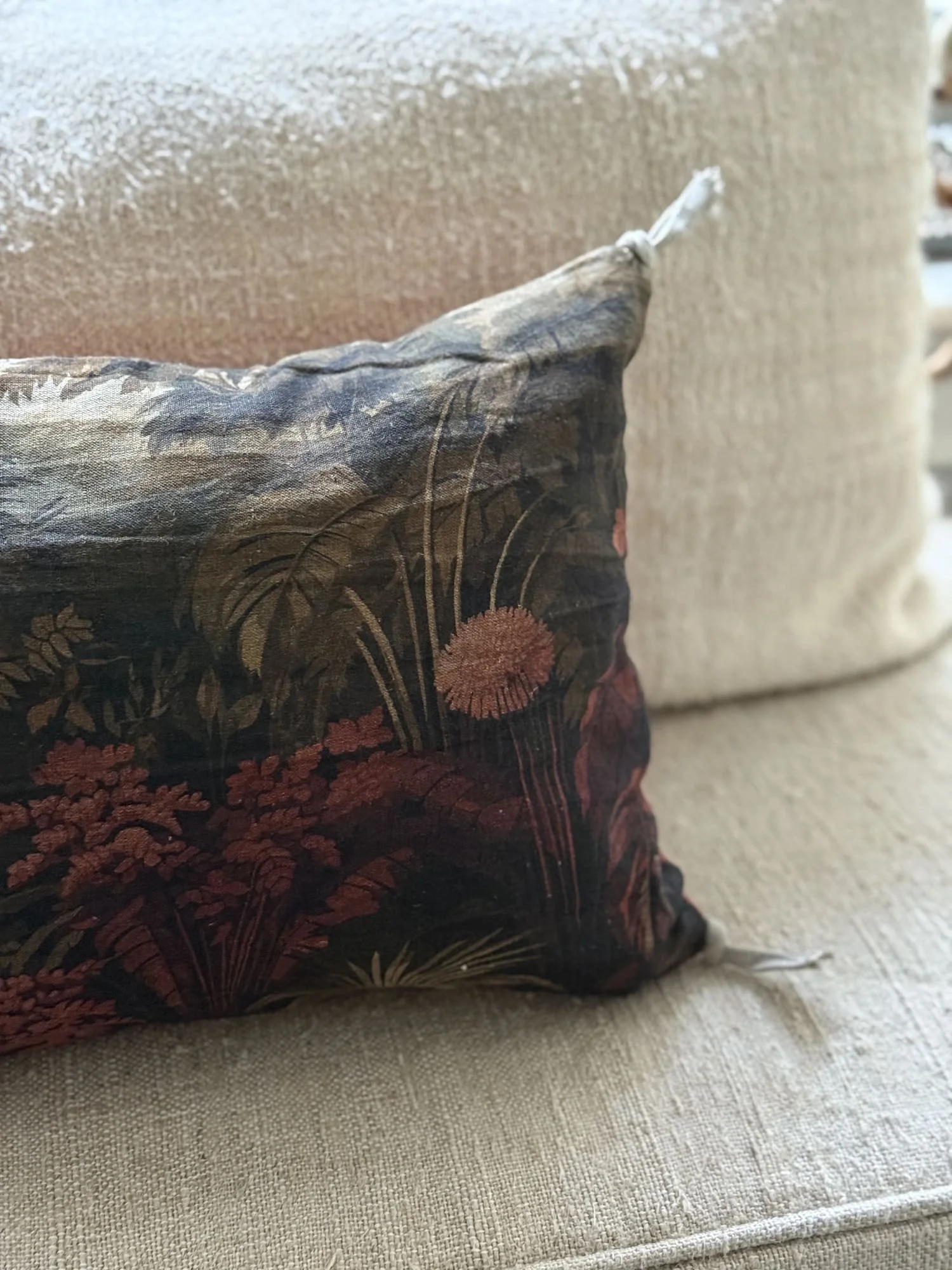 en-fil-indienne-ananbo-french-linen-namrana-throw-pillow-rose-2.jpg
