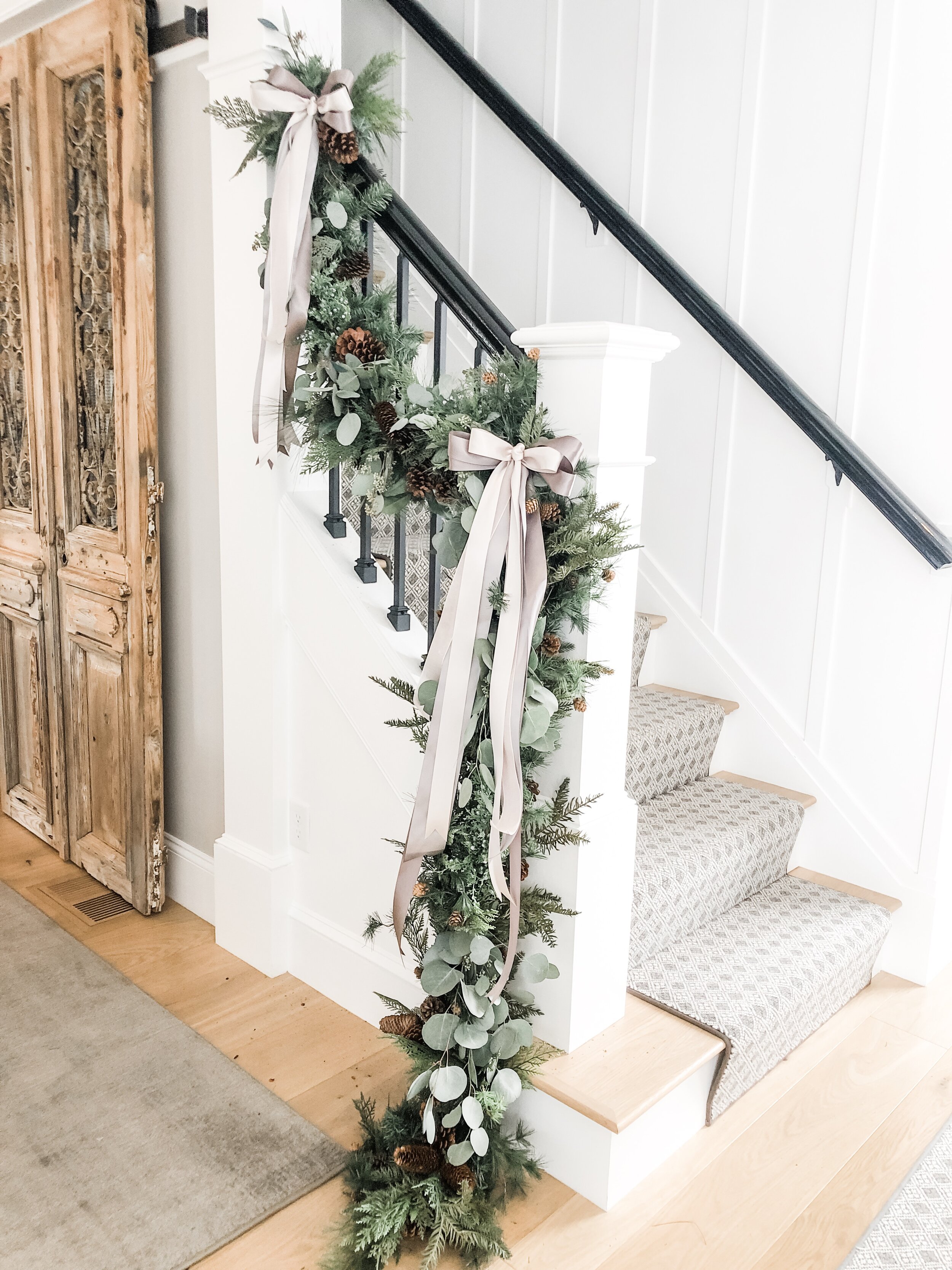 Outdoor Holiday Decorating Ideas | Fresh Wreaths Garland Plants Inspiration