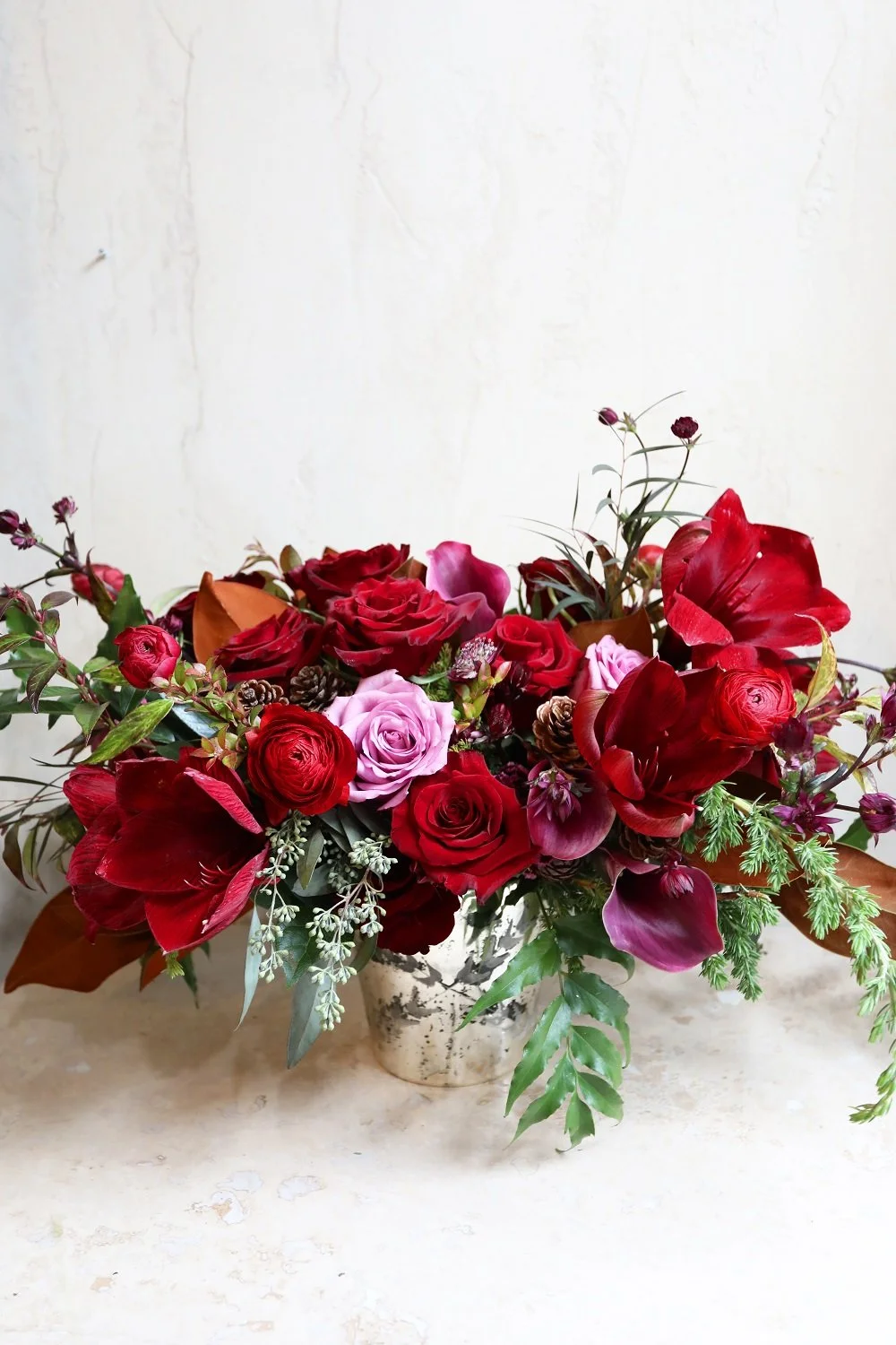 holiday christmas floral centerpiece red pink roses vase