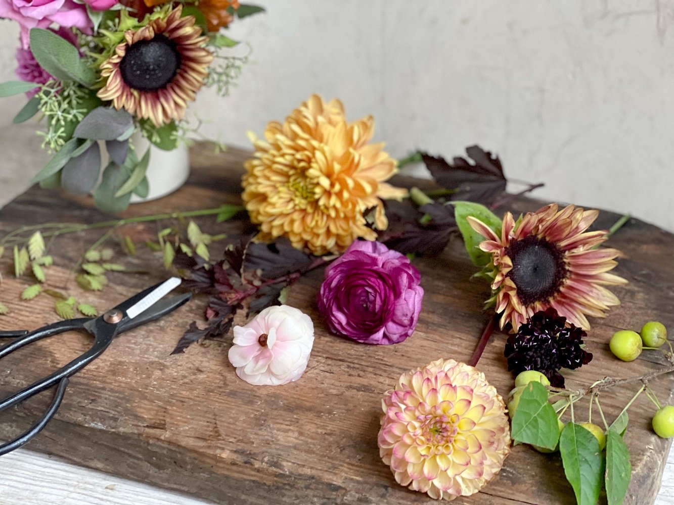 floral-design-workshop-fall-harvest-centerpiece-flower-arranging-class-les-fleurs-andover-october-2022 (2).jpg