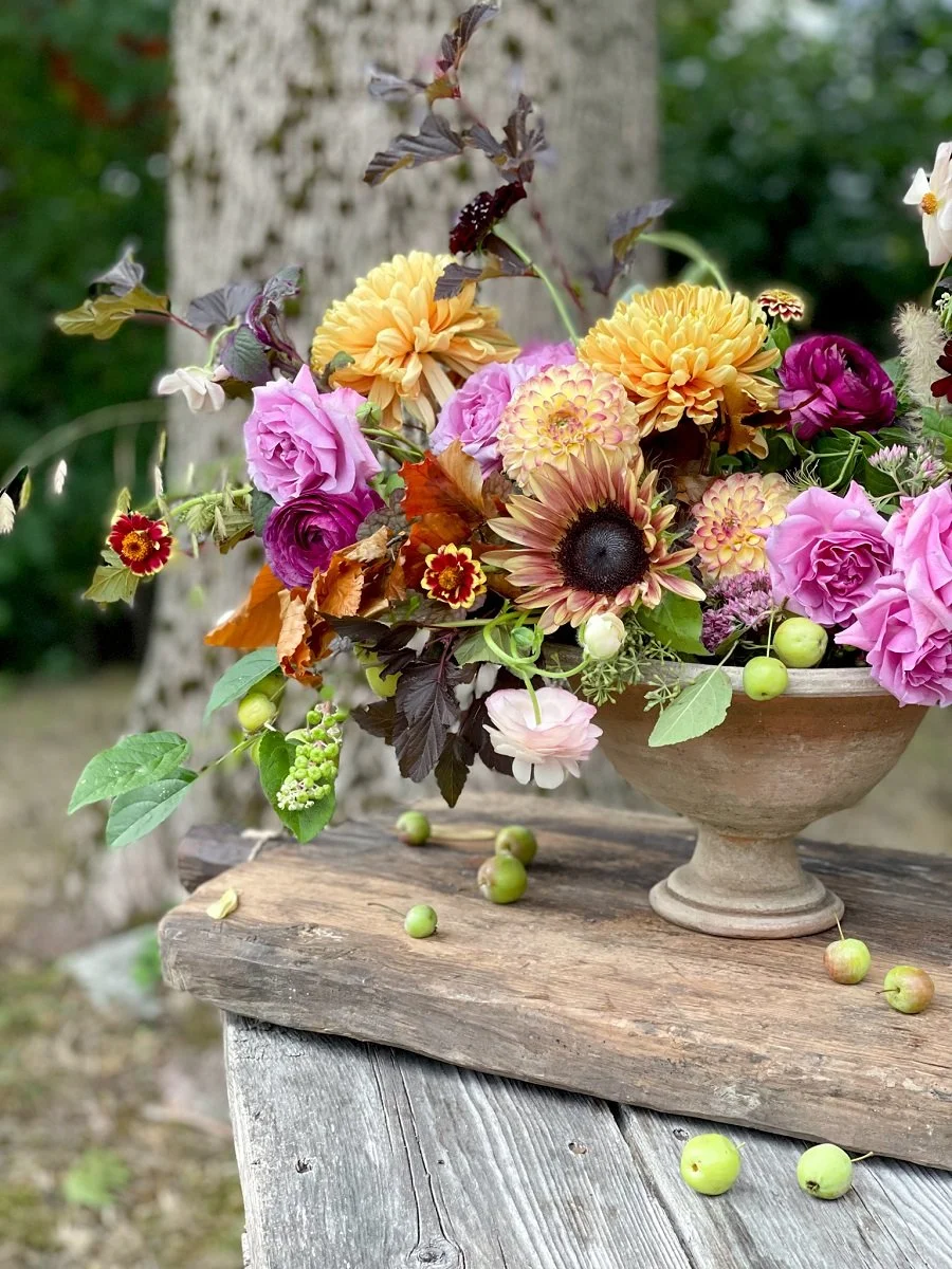 floral-design-workshop-fall-harvest-centerpiece-flower-arranging-class-les-fleurs-andover-october-2022 (5).jpg