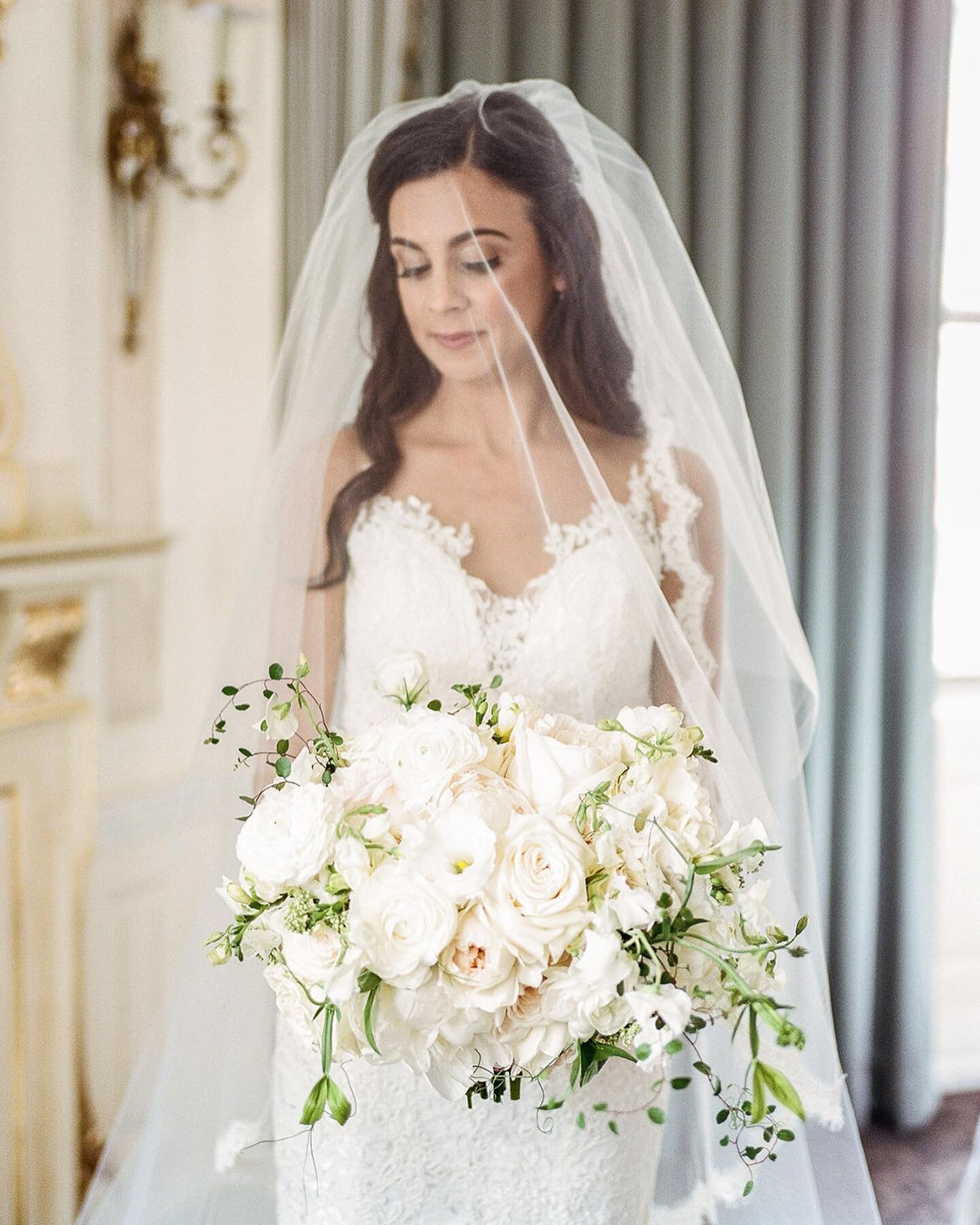 A beautiful bride on a beautiful day &bull; see more from this gorgeous wedding on @stylemepretty [link in bio] #lesfleurswed &bull;
&bull;
&bull;
Photography by @michellelangephoto
Planning + Design: @alwaysyoursevents
Catering + Venue: @thecatereda