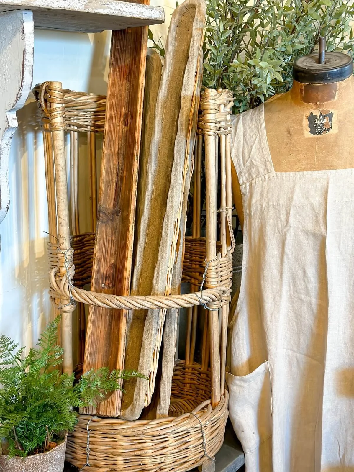 French linen lining wicker baguette bread basket, boulangerie cooling