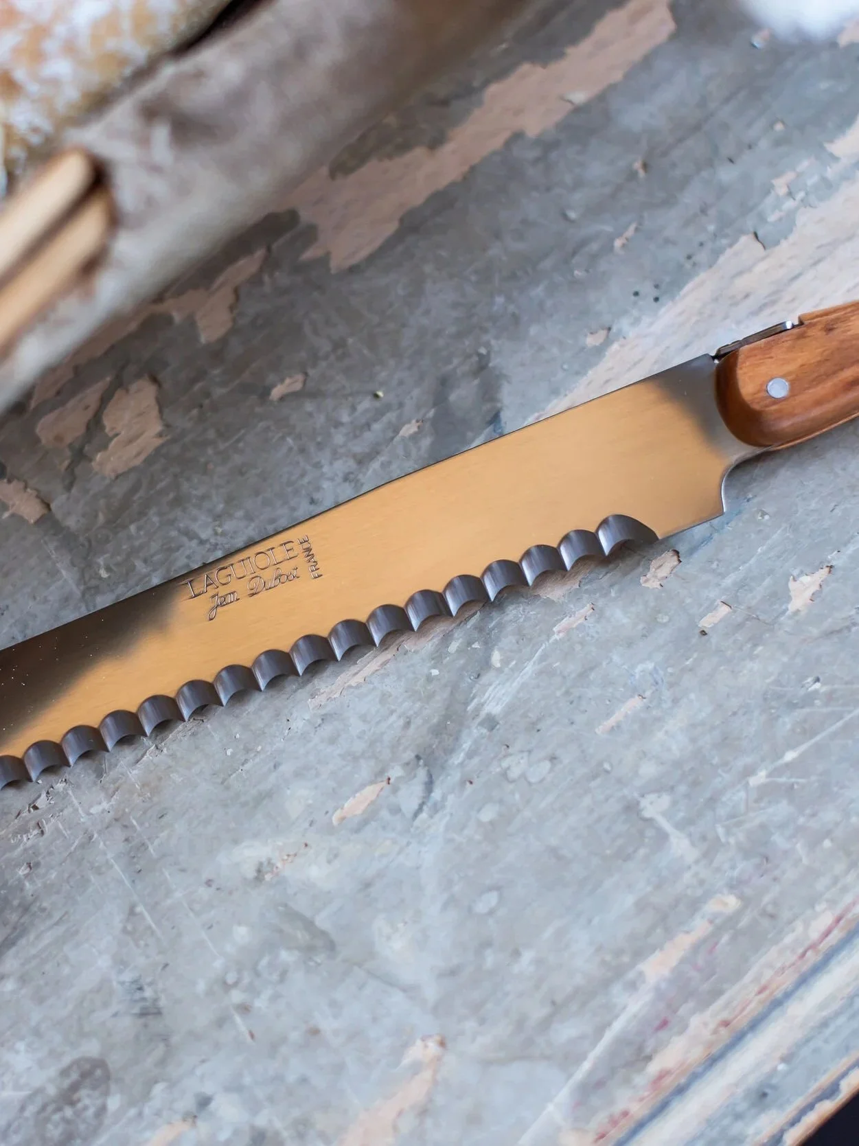 languiole-french-bread-knife-stainless-steel-lesfleurs-andover+%286%29.jpg