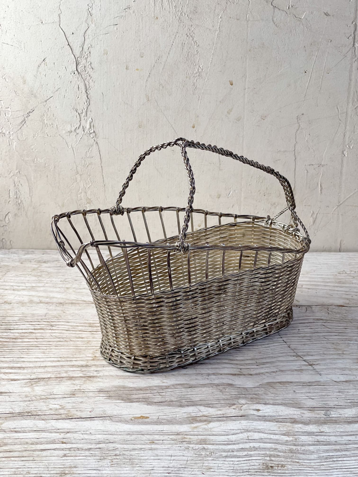 vintage-french-wire-wine-bottle-holder-basket-silver-twisted-handle-2.jpg