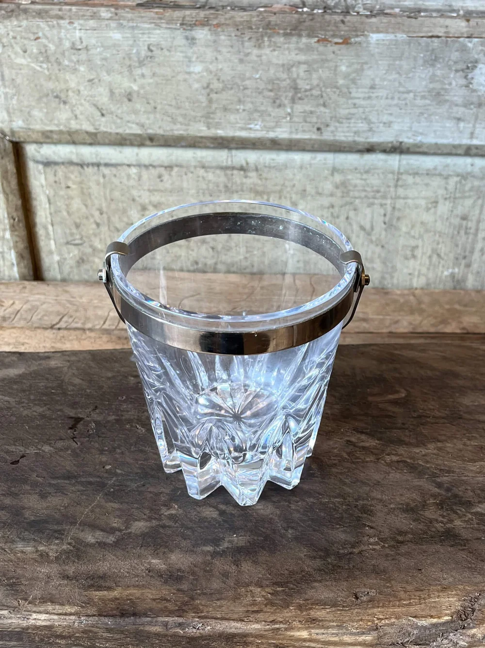 Crystal Ice Bucket With Silver Handle: Elegant Luxury for Entertaining 2 Crystal Ice Bucket With Silver Handle: Elegant Luxury for Entertaining