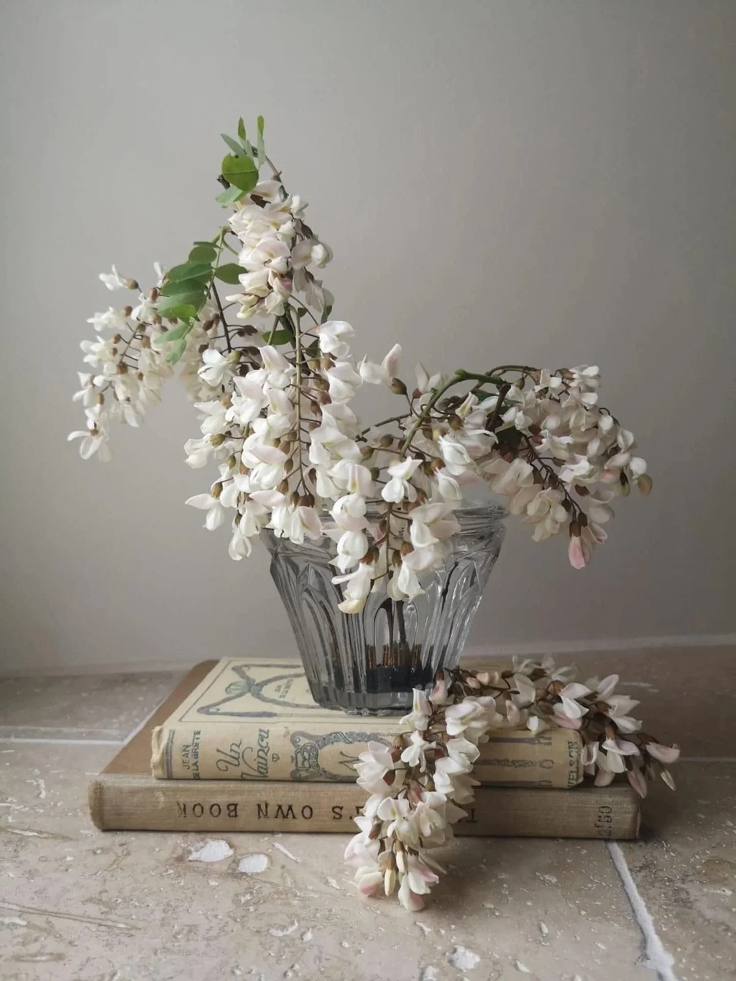 Sometimes it&rsquo;s the smallest, most unexpected vessels that make the sweetest flower vases. 

By now, you know I love turning just about anything into a vase for my flowers, like these vintage French jam jars that so effortlessly hold stems from 