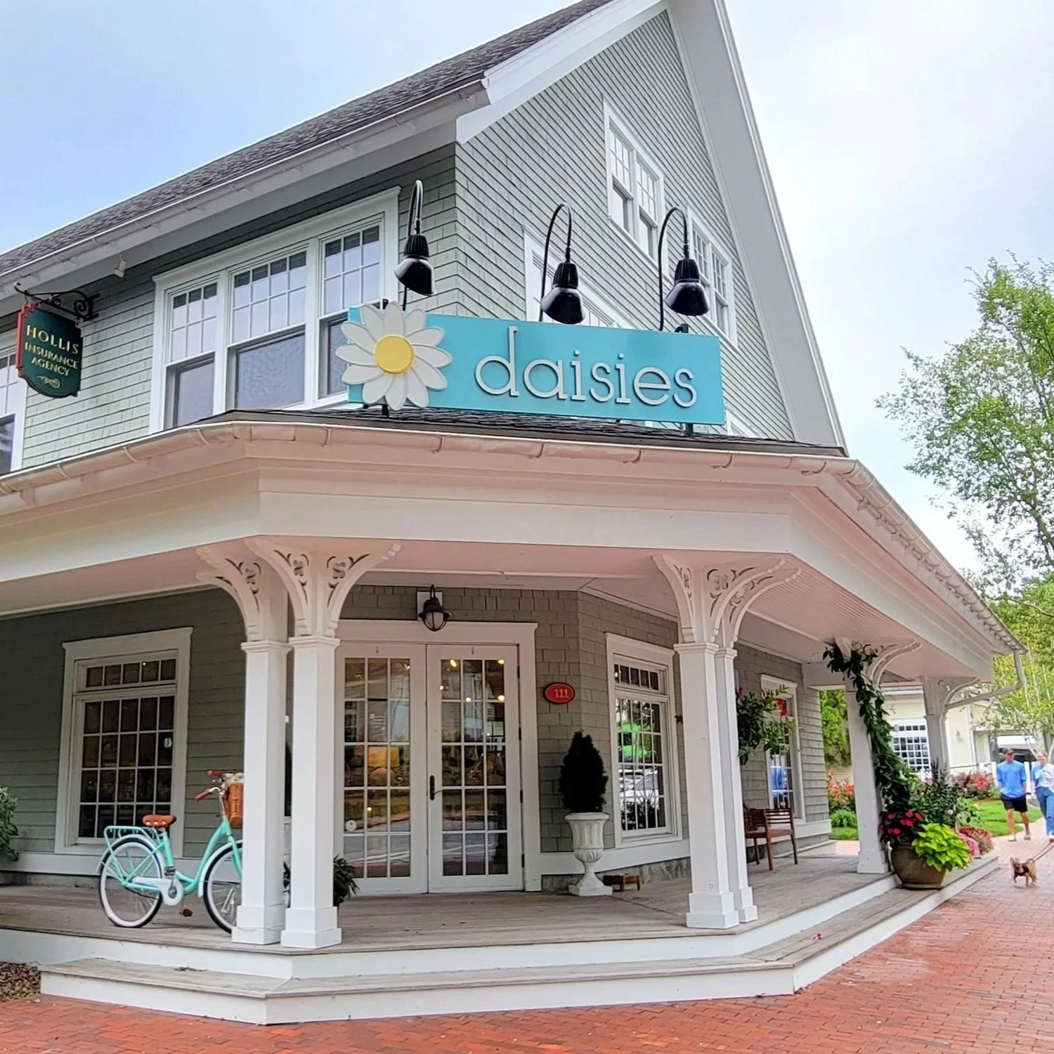 Daisies at Pinehills Village Green Floral Demonstration &amp; Lecture with Sandra Sigman