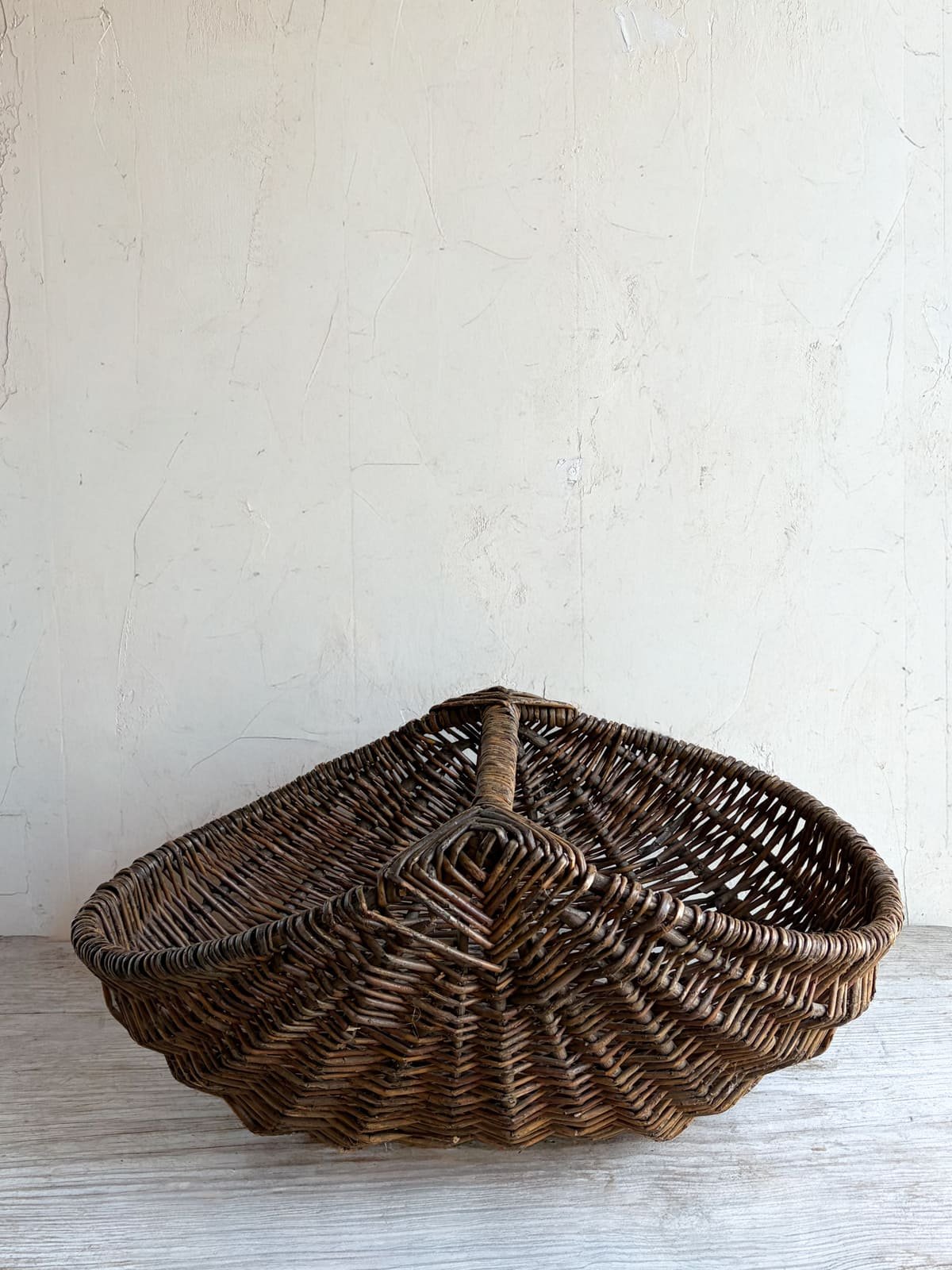 antique-french-willow-wicker-gathering-basket-flat-handle (1).jpg