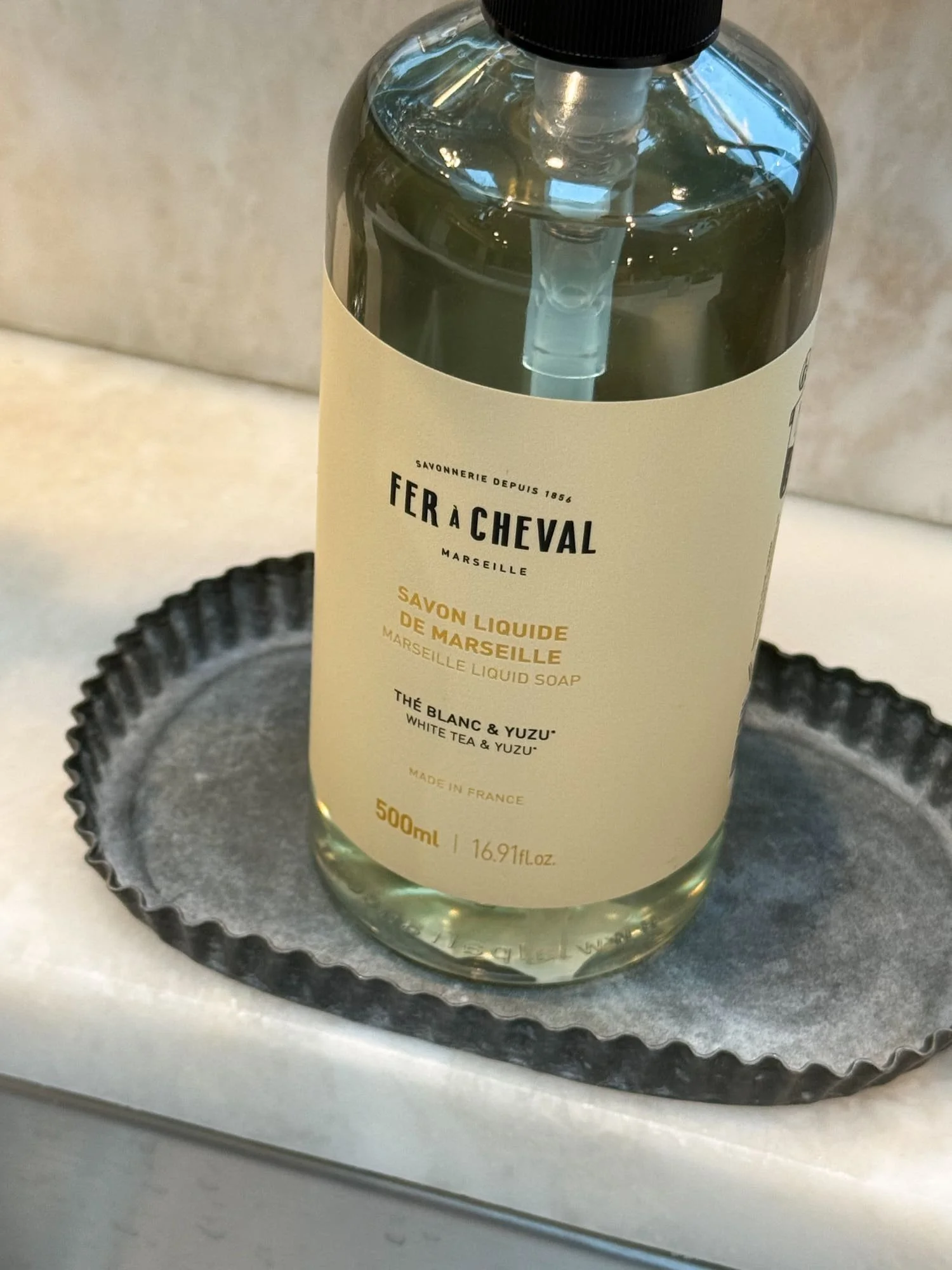 marseille-liquid-soap-white-tea-yuzu-scent-made-in-france.jpeg