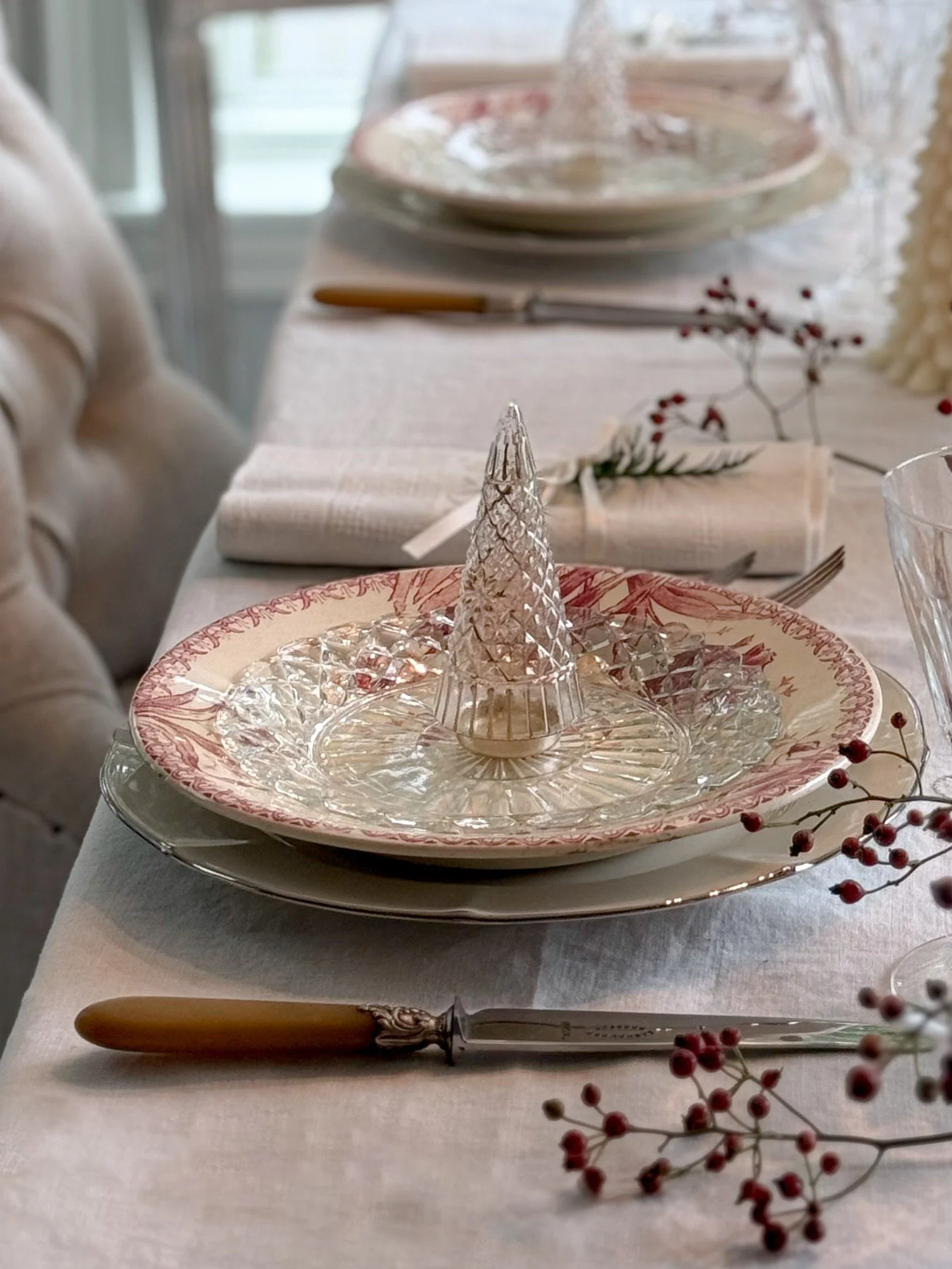 vintage-holiday-tablescape-pressed-glass-starburst-plate.jpg