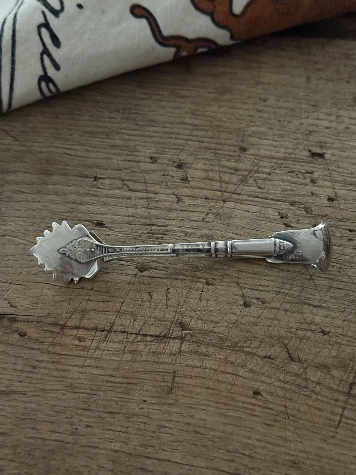 antique-french-silver-sugar-tongs-leaf-claw (1).jpg