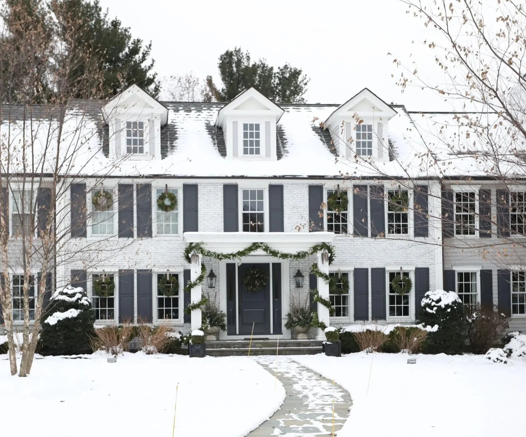 outdoor holiday decorations front porch garland window wreaths winter planters