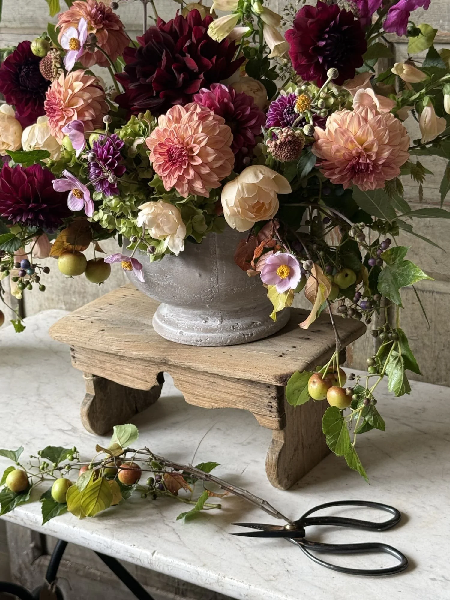fall-dahlia-flower-arrangement-workshop-2026-lesfleurs-andover-florist-2.jpg