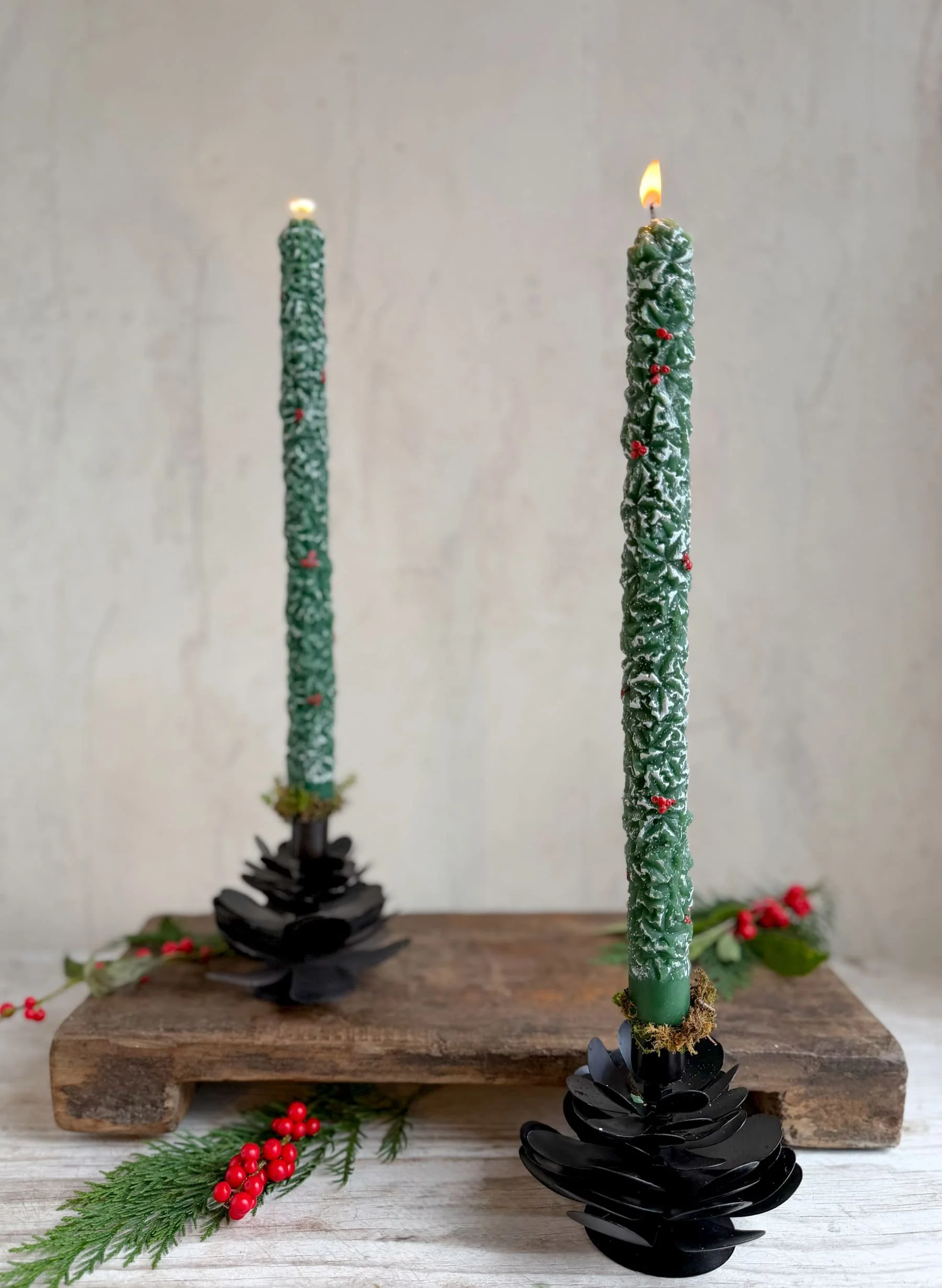 black-pine-cone-handle-holder (1).jpg