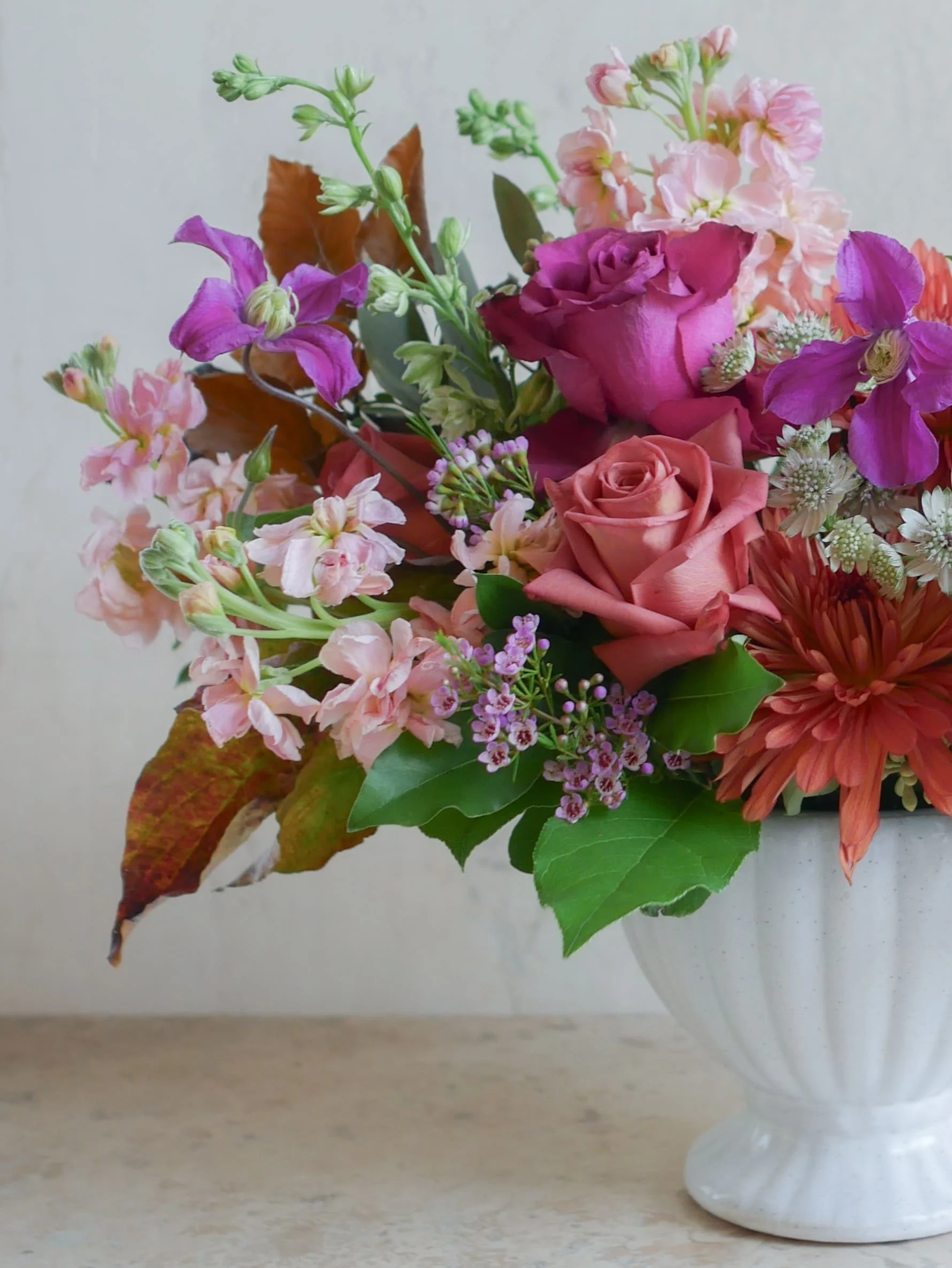pink-purple-orange-floral-arrangement-2-les-fleurs-andover-florist-heure-magique.jpg