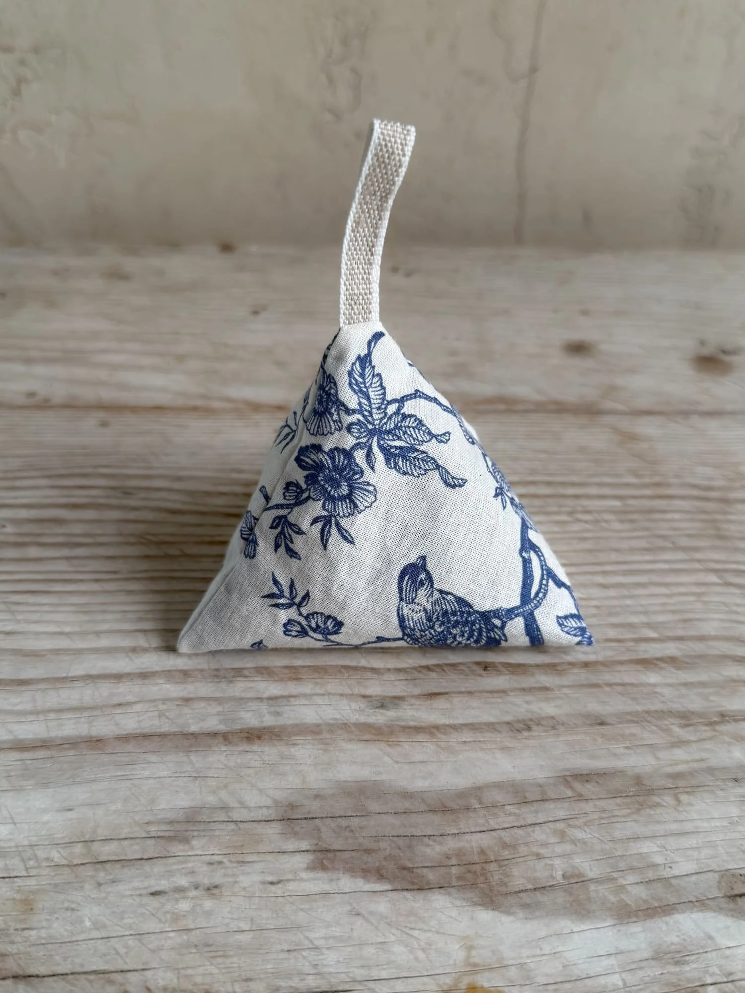 lavender-sachet-navy-blue-toile-linen-from-france-2.jpg