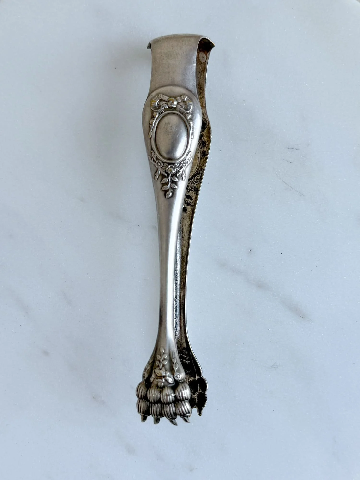 vintage-silver-sugar-tongs-claw-feet-medallion.jpg