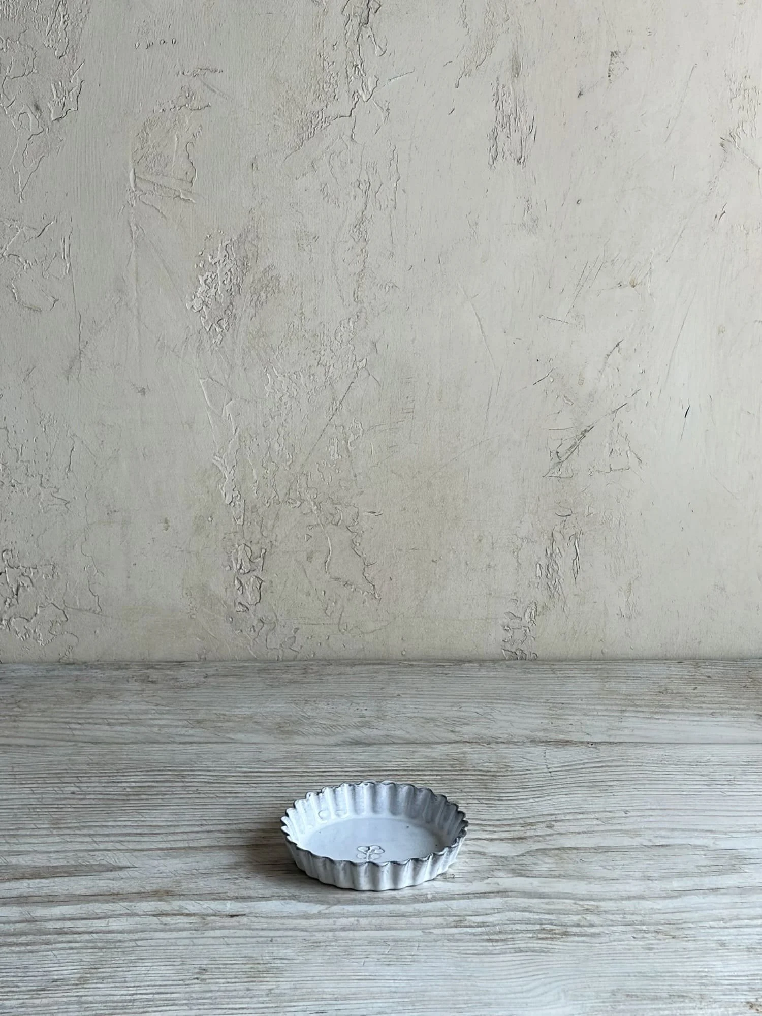 reves-argile-ceramic-scalloped-tart-dish-provence-pottery-4.jpeg